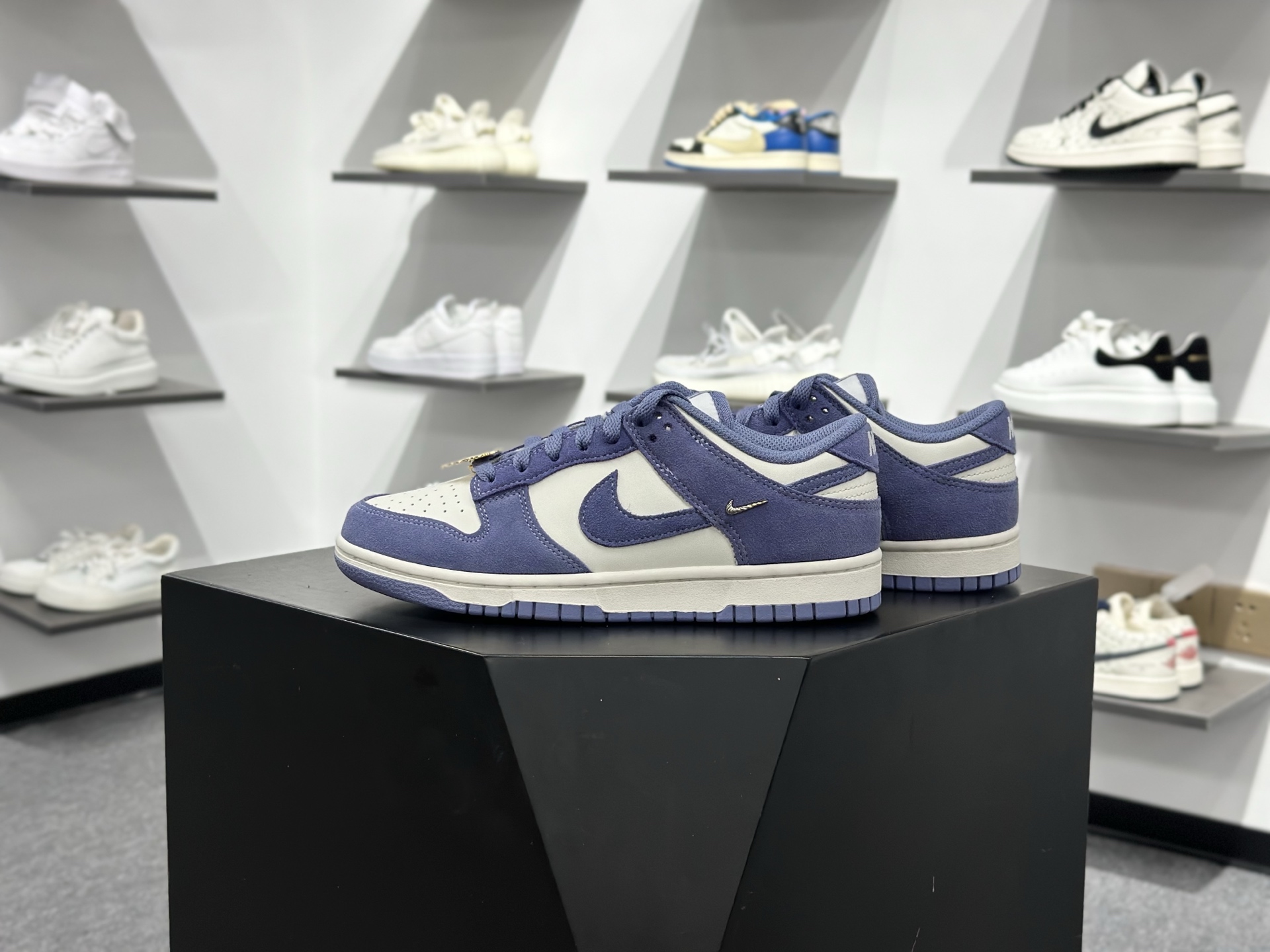 220 Nike SB Dunk Low 马年 低帮休闲板鞋 IB4417-100-Chinese UA Cheap High Quatity Brand Clothes Bags handbags Sneakers wholesale wholesaler seller from China Factory suppliers Fashion Clothing Shoes best Quality Beautiful Price 220 Nike SB Dunk Low 马年 低帮休闲板鞋 IB4417-100