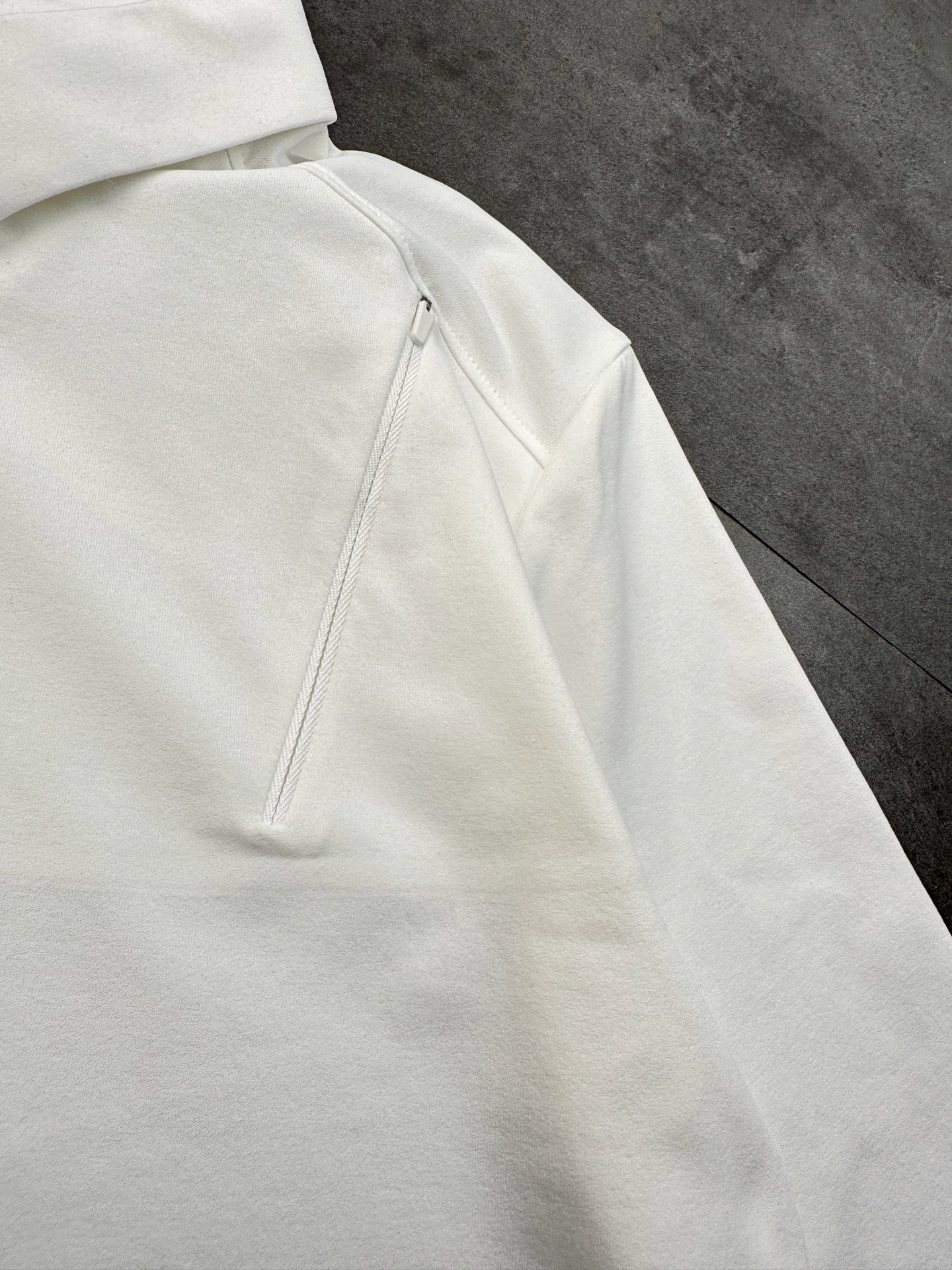 💰210
DESCENTE迪桑特户外休闲运动速干弹力长袖打底 运动 健身训练 跑步长袖T恤
-春季百塔款式,打底 面料舒适透气 百搭运动休闲今天这款,性价比超高,真的是一次比一次惊喜呀!主打的就是轻盈!高弹!舒适!
-圆领设计,外观简约时尚,弹力设计,确保活动自如,能满足户外运动时的各种大幅度动作需求,同时具备良好的透气性能,能有效排出汗水和湿气,让皮肤保持干爽,穿着舒适!
-颜色:黑色、白色 绿色
-尺码:M- XXL
衣长 胸围 肩宽 袖长
M 69 100 48 64
L 71 104 49 65
XL 73 108 50 66
XXL 76 112 51 67