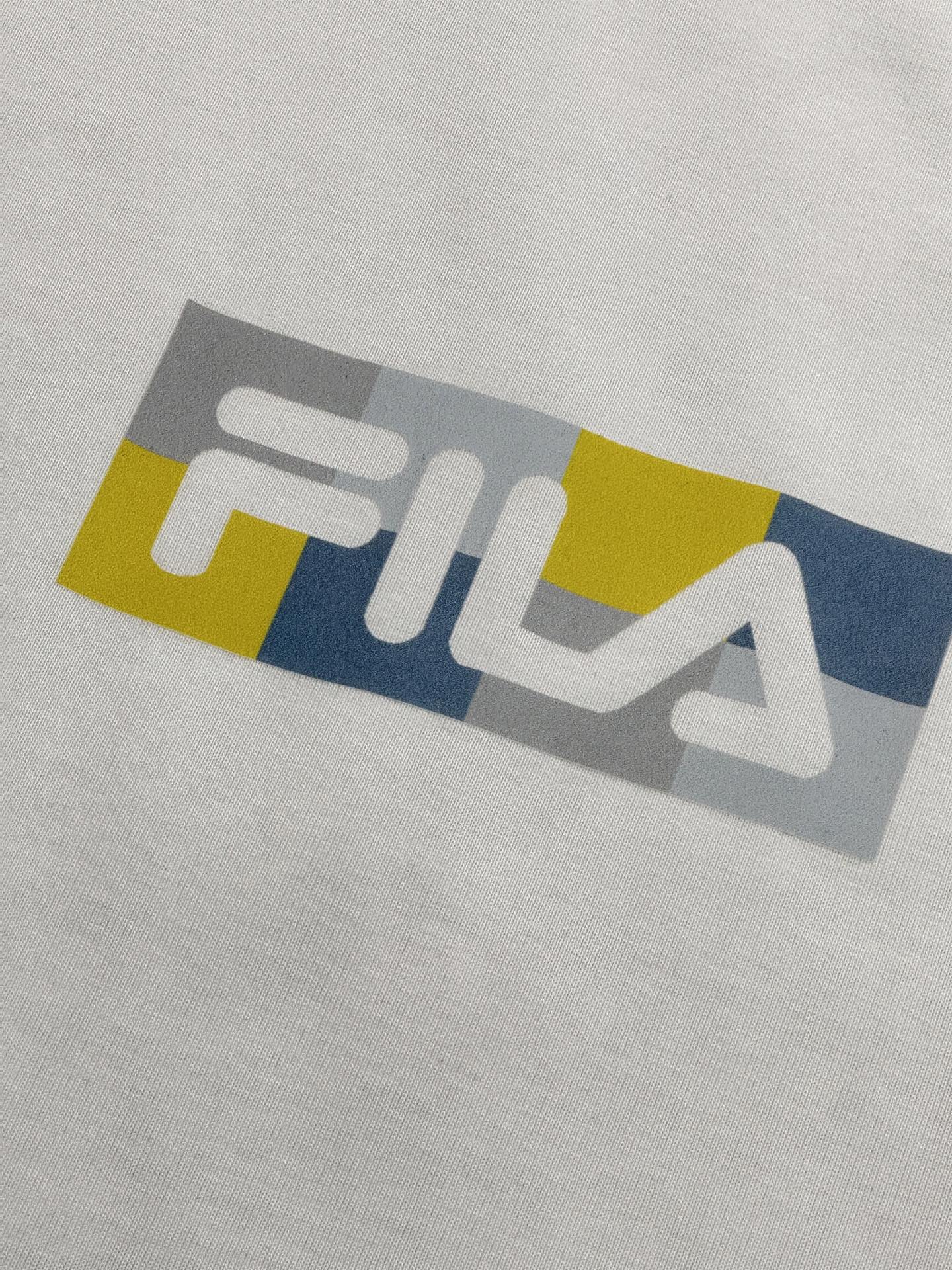 85💰潮牌🎁Fila斐乐官网同款同步短袖!胸口logo点缀胸前,简约又不失时尚感,一眼就狠狠拿捏住了!正肩版型对各种身材都很友好,穿起来整个人显得挺拔又精神,瞬间男友力拉满上
日常出门搭配牛仔裤或者工装裤,随性又自在,轻松拿捏生活感穿搭。每次穿它出门,都能收到不少夸赞,这回头率谁看了不心动?
颜色:黑色 白色
M L XL XXL (100-140)
胸围 104 108 114 118 (140-160)
肩宽 40 41 42 43 (160-180)
衣长 67 69 71 73 (180-220)