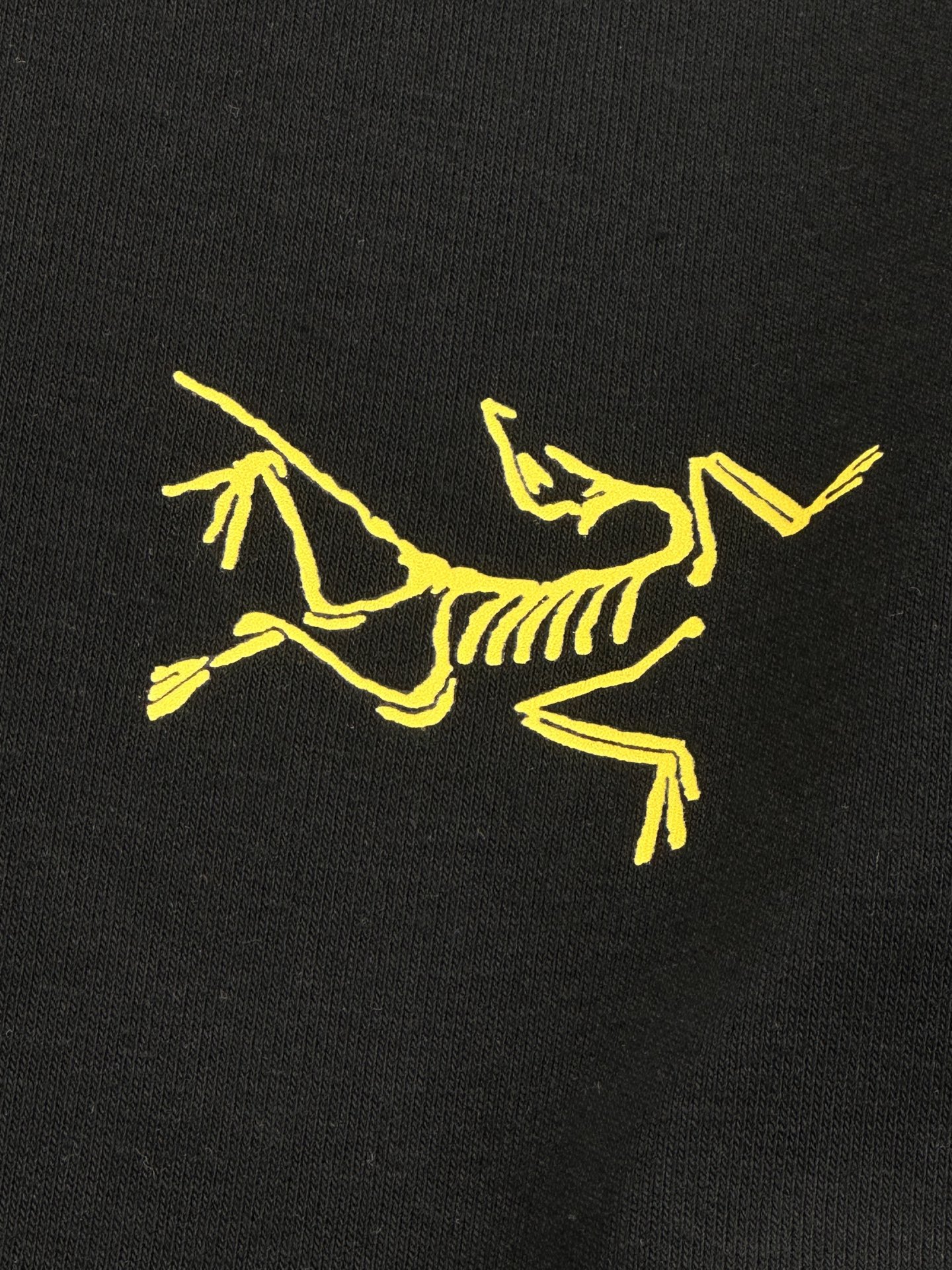 💰195
ARC'TERYX始祖鸟棋盘格新款圆领毛圈卫衣 休闲情侣款！
✅原版定位印花细节，德国进口的数码印机 所以印花是超清晰的 穿久了也不会裂 普通的印花技术根本做不到!!
✅os版型超正！宽松舒适！情侣款百搭首选！不起球 不掉色
✅吊牌三标齐全 绝对的值得你的选择

颜色:黑色 白色（码数偏大）
尺码:S-XL
S 衣长68 胸围104 肩宽45（100-135斤）
M 衣长70 胸围108 肩宽46（135-150
L衣长72 胸围112 肩宽48（150-165）
XL衣长74 胸围116 肩宽49（165-185）

注：手量尺寸，1~3cm误差