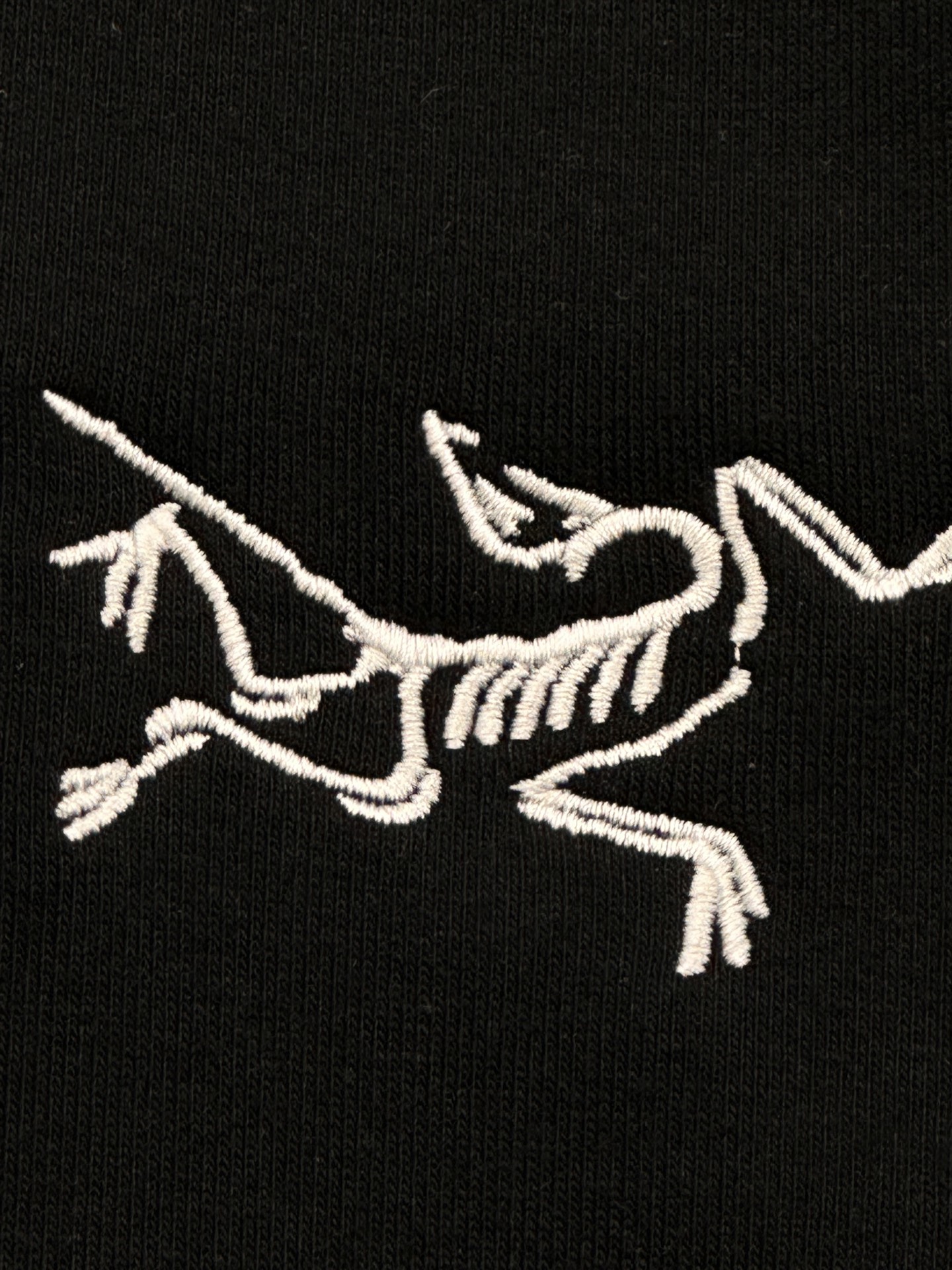 💰200
ARC'TERYX始祖鸟新款刺绣圆领卫衣！

面料 380g纯棉毛圈，版型超正。简单干净又高级，宽松版型，遮肉显瘦~
没人能拒绝得了始祖鸟，上身效果真的太棒了！

这个颜色都很百搭很出众。搭配情侣款简直不要太酷。安排上啦 强烈推荐～
尺码：M- XXL
m （100-135斤）：衣长68 胸围104 肩宽45
l （135-150斤）：衣长70 胸围108 肩宽46
XL  （150-165斤）：衣长72 胸围112 肩宽48
XXL（165-185斤）：衣长74 胸围116 肩宽49