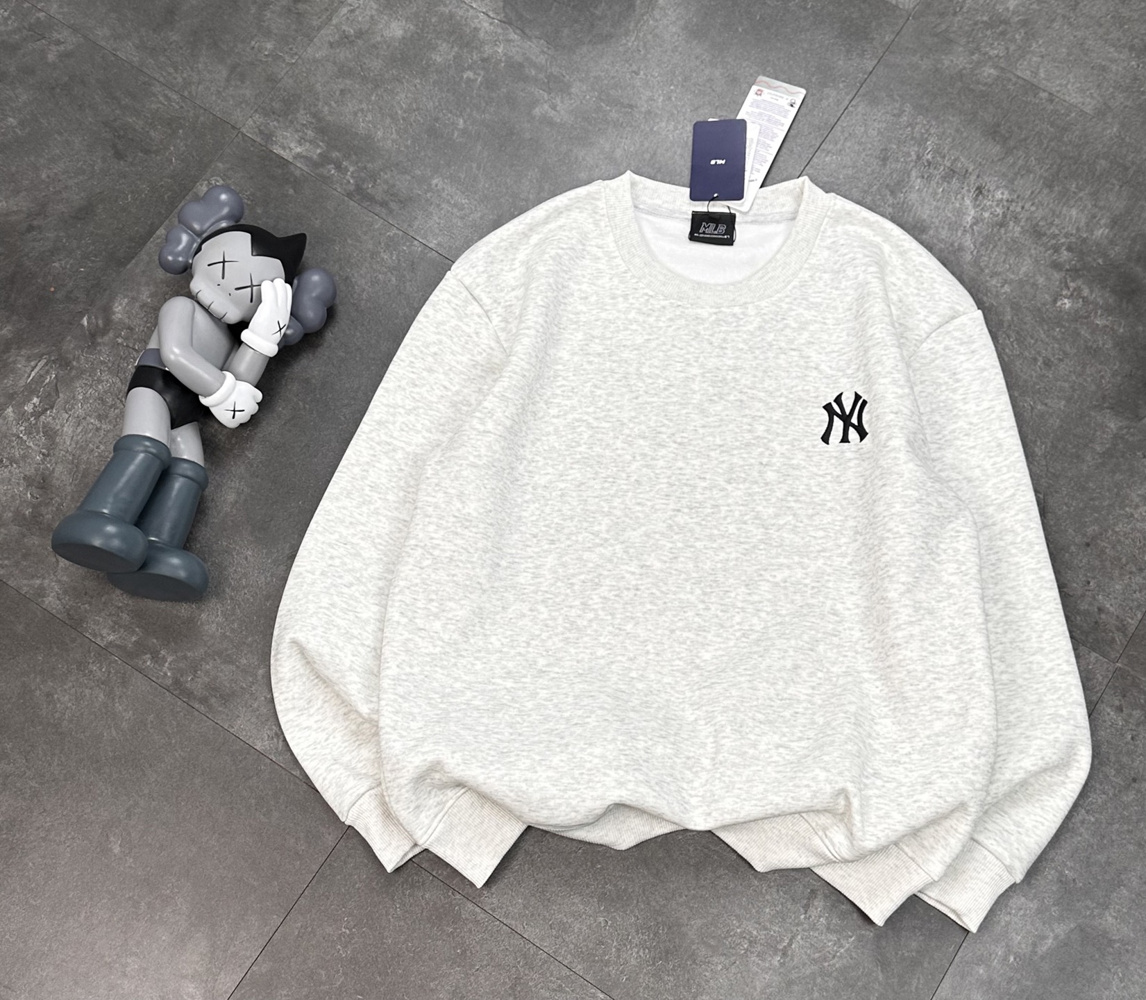 💰215
MLB官网同款冬季新款加绒加厚圆领卫衣,小红书爆款!
mlb经典基础款系列刺锈LOGO加绒加厚保暖圆领卫衣男女同款面料亲肤!冬季必备一款单品卫衣!
刺绣:原版刺绣 立体精致 栩栩如生
细节版本1:1复刻 重磅专柜最新款!绝对私房牛货!480G高克重加绒材质,厚重感十足!!原版定位刺锈细节,os版型超正!宽松舒适!情侣款百搭首选!
颜色:黑色.白色 灰色
码数:M一XXL
M L XL XXL
胸围 102 104 108 112
肩宽 40 41 42 43
衣长 67 69 71 73