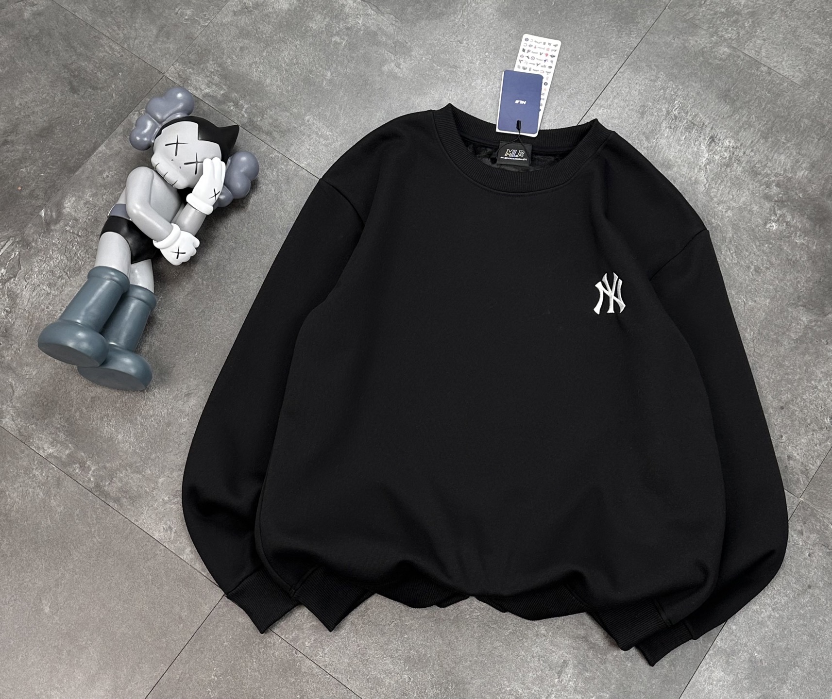 💰215
MLB官网同款冬季新款加绒加厚圆领卫衣,小红书爆款!
mlb经典基础款系列刺锈LOGO加绒加厚保暖圆领卫衣男女同款面料亲肤!冬季必备一款单品卫衣!
刺绣:原版刺绣 立体精致 栩栩如生
细节版本1:1复刻 重磅专柜最新款!绝对私房牛货!480G高克重加绒材质,厚重感十足!!原版定位刺锈细节,os版型超正!宽松舒适!情侣款百搭首选!
颜色:黑色.白色 灰色
码数:M一XXL
M L XL XXL
胸围 102 104 108 112
肩宽 40 41 42 43
衣长 67 69 71 73