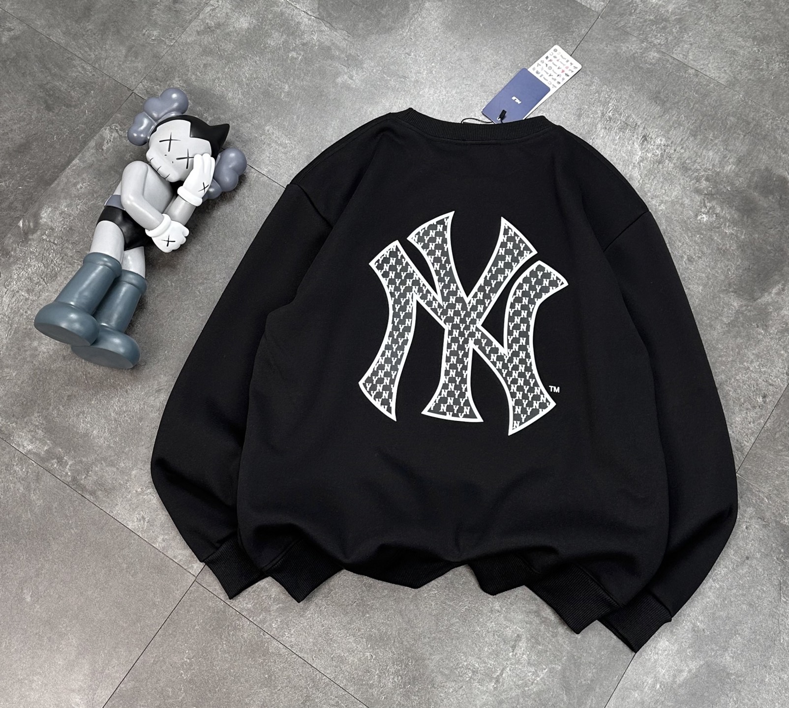 💰215
MLB官网同款冬季新款加绒加厚圆领卫衣,小红书爆款!
mlb经典基础款系列刺锈LOGO加绒加厚保暖圆领卫衣男女同款面料亲肤!冬季必备一款单品卫衣!
刺绣:原版刺绣 立体精致 栩栩如生
细节版本1:1复刻 重磅专柜最新款!绝对私房牛货!480G高克重加绒材质,厚重感十足!!原版定位刺锈细节,os版型超正!宽松舒适!情侣款百搭首选!
颜色:黑色.白色 灰色
码数:M一XXL
M L XL XXL
胸围 102 104 108 112
肩宽 40 41 42 43
衣长 67 69 71 73