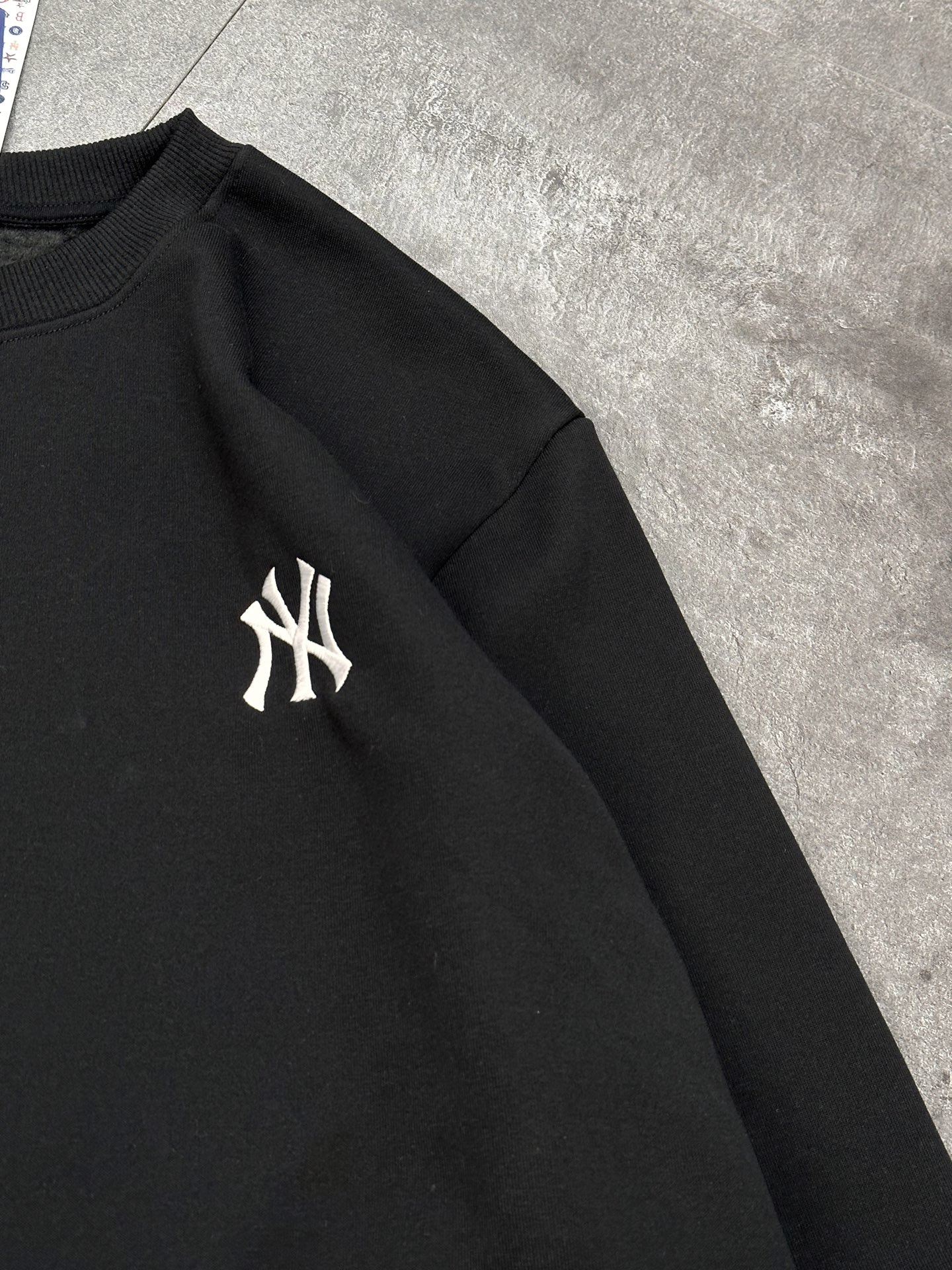 💰215
MLB官网同款冬季新款加绒加厚圆领卫衣,小红书爆款!
mlb经典基础款系列刺锈LOGO加绒加厚保暖圆领卫衣男女同款面料亲肤!冬季必备一款单品卫衣!
刺绣:原版刺绣 立体精致 栩栩如生
细节版本1:1复刻 重磅专柜最新款!绝对私房牛货!480G高克重加绒材质,厚重感十足!!原版定位刺锈细节,os版型超正!宽松舒适!情侣款百搭首选!
颜色:黑色.白色 灰色
码数:M一XXL
M L XL XXL
胸围 102 104 108 112
肩宽 40 41 42 43
衣长 67 69 71 73