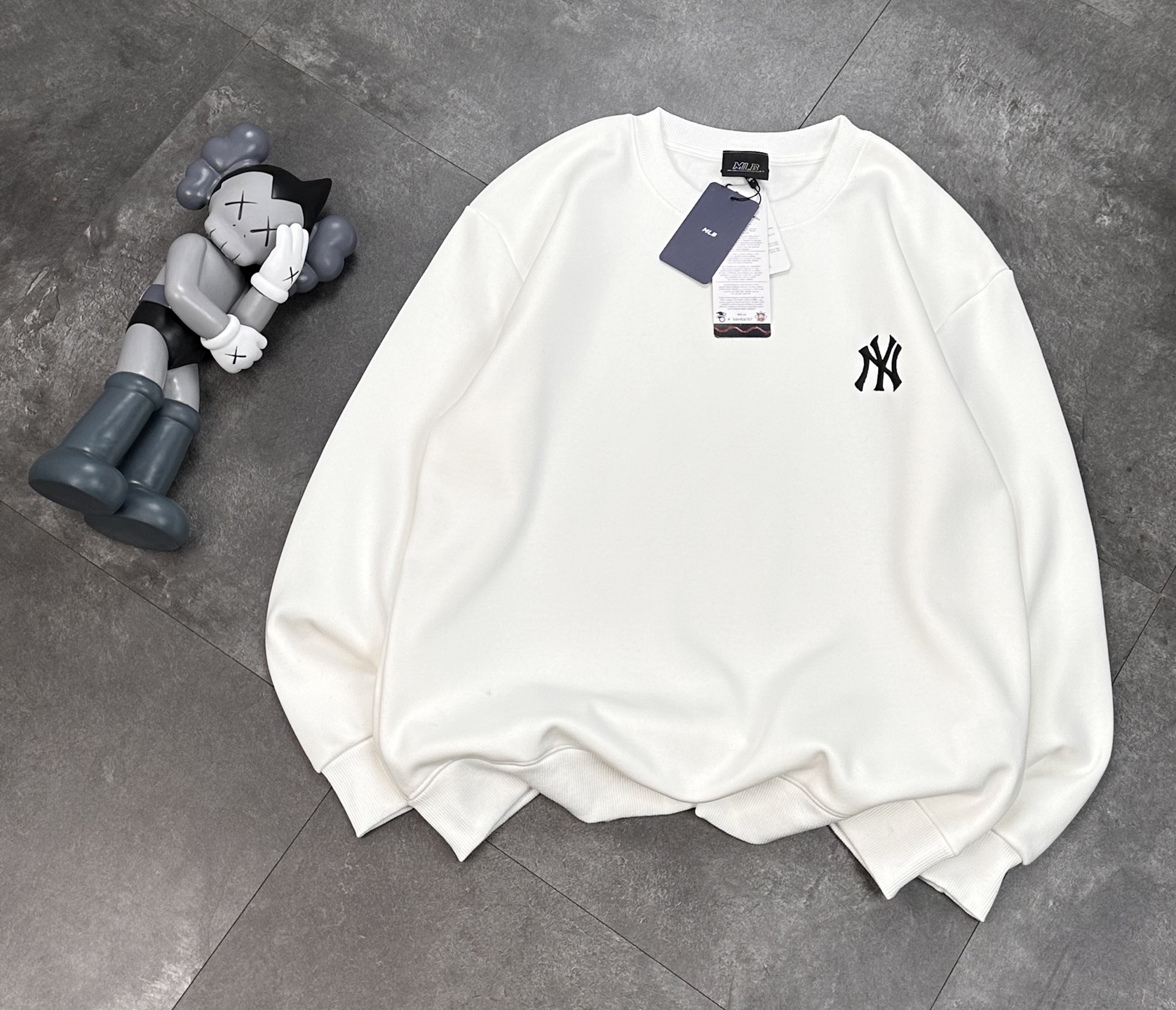 💰215
MLB官网同款冬季新款加绒加厚圆领卫衣,小红书爆款!
mlb经典基础款系列刺锈LOGO加绒加厚保暖圆领卫衣男女同款面料亲肤!冬季必备一款单品卫衣!
刺绣:原版刺绣 立体精致 栩栩如生
细节版本1:1复刻 重磅专柜最新款!绝对私房牛货!480G高克重加绒材质,厚重感十足!!原版定位刺锈细节,os版型超正!宽松舒适!情侣款百搭首选!
颜色:黑色.白色 灰色
码数:M一XXL
M L XL XXL
胸围 102 104 108 112
肩宽 40 41 42 43
衣长 67 69 71 73