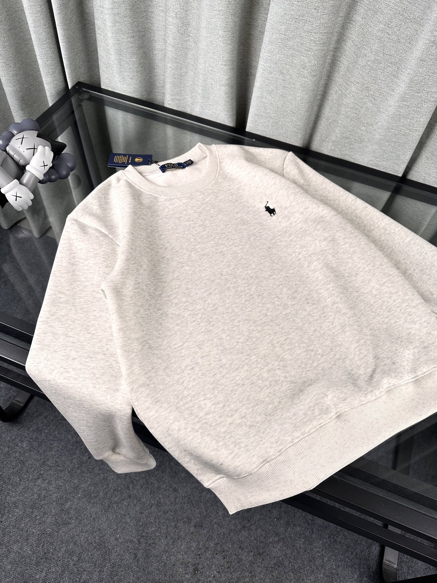 💰205
Ralph Lauren拉夫劳伦刺绣小马情侣款加绒圆领卫衣!!
官网同款冬季新款加绒加厚保暖卫衣,小红书爆款!
经典基础款系列刺锈LOGO加绒加厚保暖圆领卫衣男女同款面料亲肤!冬季必备一款单品卫衣!
刺绣:原版刺绣 立体精致 栩栩如生
细节版本1:1复刻 重磅专柜最新款!绝对私房牛货!480G高克重加绒材质,厚重感十足!!原版定位刺锈细节,os版型超正!宽松舒适!情侣款百搭首选!
颜色:黑色.白色 灰色
码数:M一XXL
M L XL XXL
胸围 102 104 108 112
肩宽 40 41 42 43
衣长 67 69 71 73