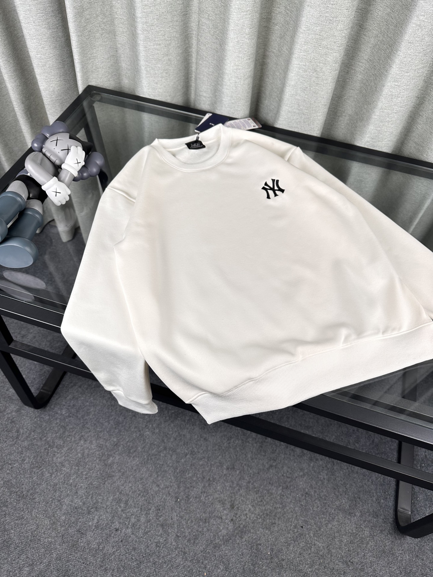 💰200
MLB秋冬新款情侣加绒圆领卫衣!
官网同款冬季新款加绒加厚保暖卫衣,小红书爆款!
mlb经典基础款系列刺锈LOGO加绒加厚保暖圆领卫衣男女同款面料亲肤!冬季必备一款单品卫衣!
刺绣:原版刺绣 立体精致 栩栩如生
细节版本1:1复刻 重磅专柜最新款!绝对私房牛货!480G高克重加绒材质,厚重感十足!!原版定位刺锈细节,os版型超正!宽松舒适!情侣款百搭首选!
颜色:黑色.白色 灰色
码数:M一XXL
M L XL XXL
胸围 106 108 112 114
肩宽 40 41 42 43
衣长 67 69 71 73