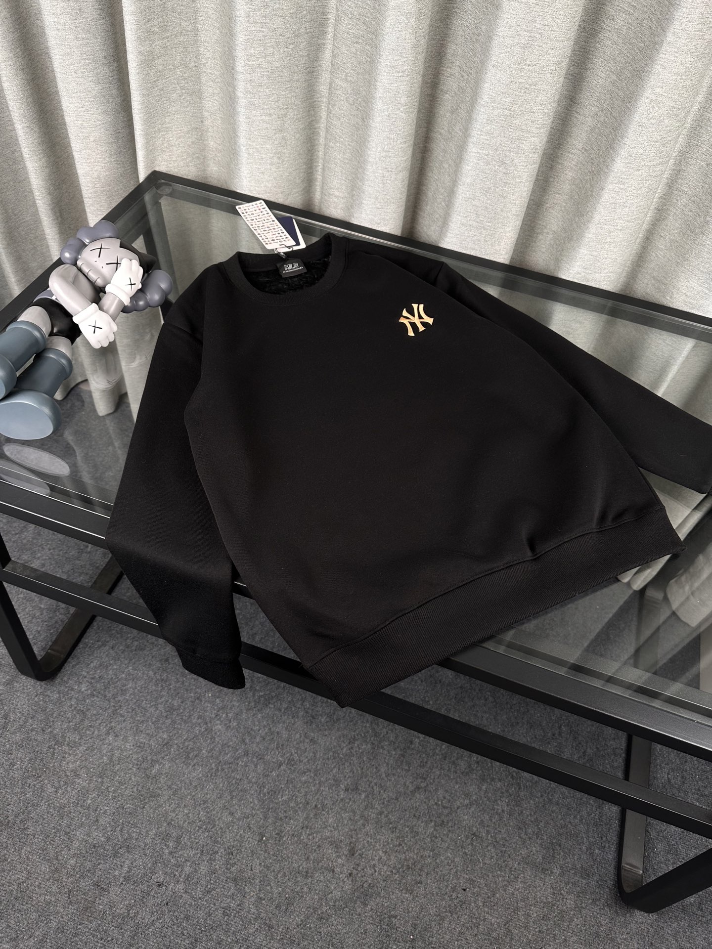 💰200
MLB秋冬新款情侣加绒圆领卫衣!
官网同款冬季新款加绒加厚保暖卫衣,小红书爆款!
mlb经典基础款系列刺锈LOGO加绒加厚保暖圆领卫衣男女同款面料亲肤!冬季必备一款单品卫衣!
刺绣:原版刺绣 立体精致 栩栩如生
细节版本1:1复刻 重磅专柜最新款!绝对私房牛货!480G高克重加绒材质,厚重感十足!!原版定位刺锈细节,os版型超正!宽松舒适!情侣款百搭首选!
颜色:黑色.白色 灰色
码数:M一XXL
M L XL XXL
胸围 106 108 112 114
肩宽 40 41 42 43
衣长 67 69 71 73