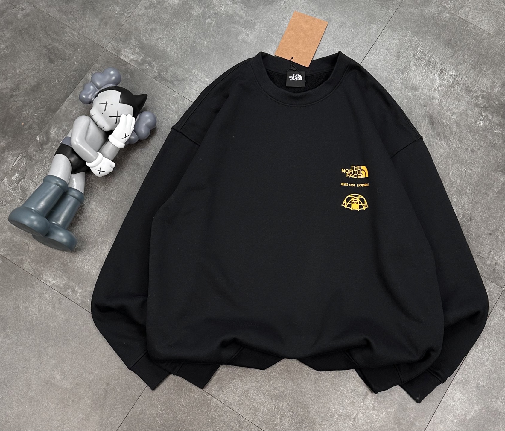 💰200
TNF北面秋冬新款休闲圆领情侣加绒卫衣

✅原版定位印花细节，德国进口的数码印机 所以印花是超清晰的 穿久了也不会裂 普通的印花技术根本做不到!!
✅os版型超正！宽松舒适！情侣款百搭首选！不起球 不掉色
✅吊牌三标齐全 绝对的值得你的选择

颜色:黑色 白色（码数偏大）

尺码:S-XL
S 衣长68 胸围104 肩宽45（100-135斤）
M 衣长70 胸围108 肩宽46（135-150
L衣长72 胸围112 肩宽48（150-165）
XL衣长74 胸围116 肩宽49（165-185）

注：手量尺寸，1~3cm误差