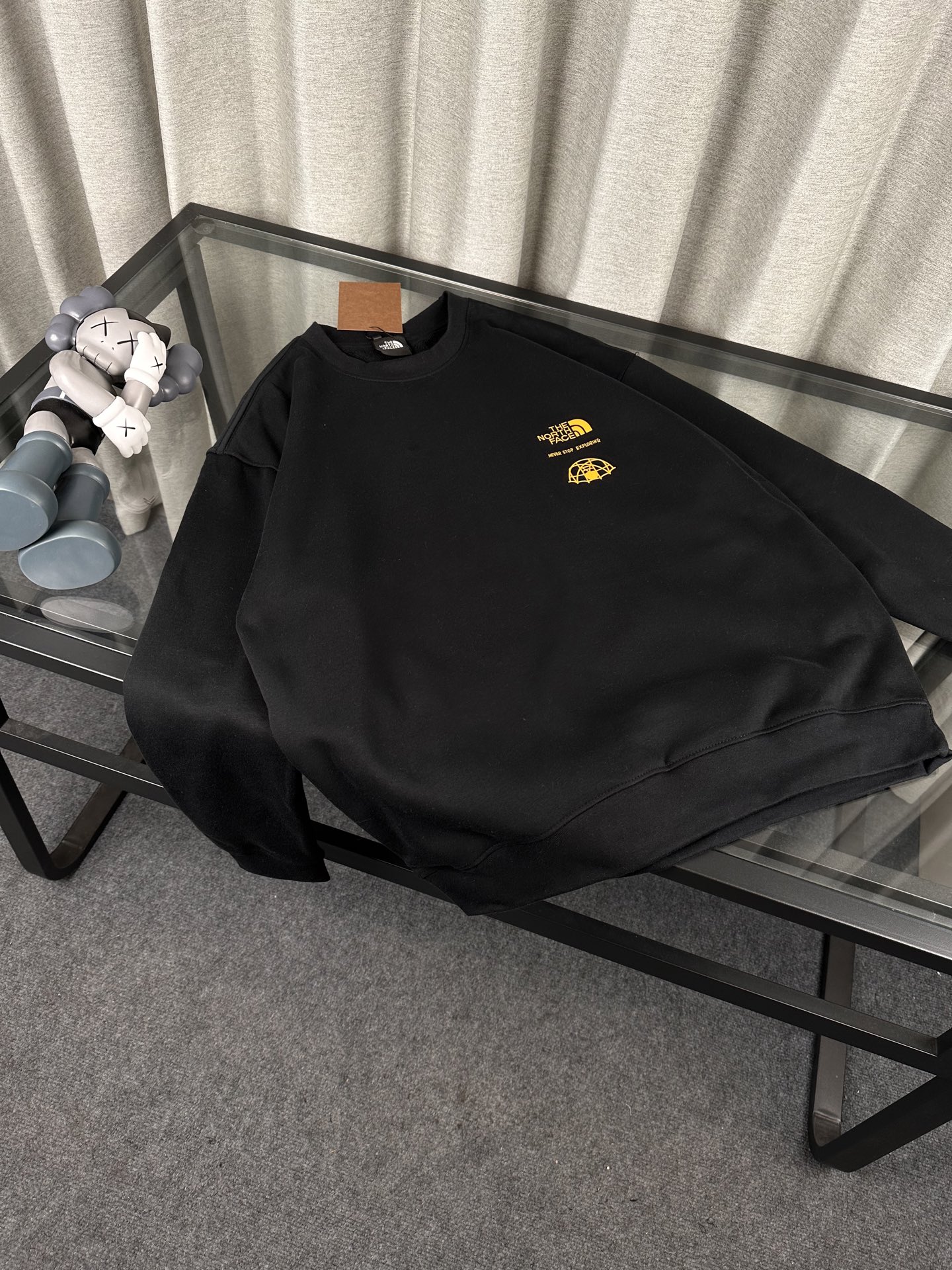 💰195
TNF北面秋冬新款休闲圆领情侣加绒卫衣

✅原版定位印花细节，德国进口的数码印机 所以印花是超清晰的 穿久了也不会裂 普通的印花技术根本做不到!!
✅os版型超正！宽松舒适！情侣款百搭首选！不起球 不掉色
✅吊牌三标齐全 绝对的值得你的选择

颜色:黑色 白色（码数偏大）

尺码:S-XL
S 衣长68 胸围104 肩宽45（100-135斤）
M 衣长70 胸围108 肩宽46（135-150
L衣长72 胸围112 肩宽48（150-165）
XL衣长74 胸围116 肩宽49（165-185）

注：手量尺寸，1~3cm误差