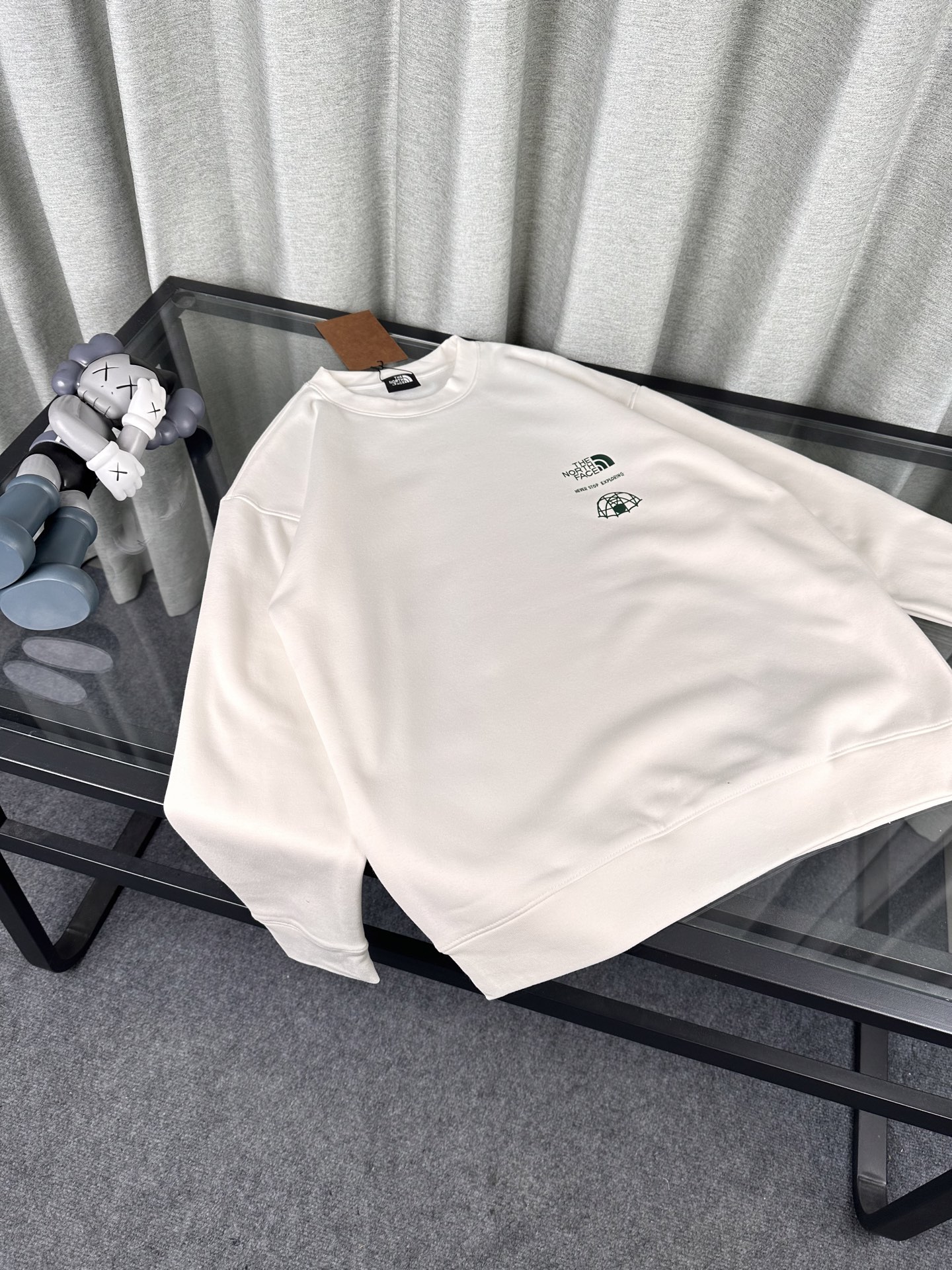 💰195
TNF北面秋冬新款休闲圆领情侣加绒卫衣

✅原版定位印花细节，德国进口的数码印机 所以印花是超清晰的 穿久了也不会裂 普通的印花技术根本做不到!!
✅os版型超正！宽松舒适！情侣款百搭首选！不起球 不掉色
✅吊牌三标齐全 绝对的值得你的选择

颜色:黑色 白色（码数偏大）

尺码:S-XL
S 衣长68 胸围104 肩宽45（100-135斤）
M 衣长70 胸围108 肩宽46（135-150
L衣长72 胸围112 肩宽48（150-165）
XL衣长74 胸围116 肩宽49（165-185）

注：手量尺寸，1~3cm误差