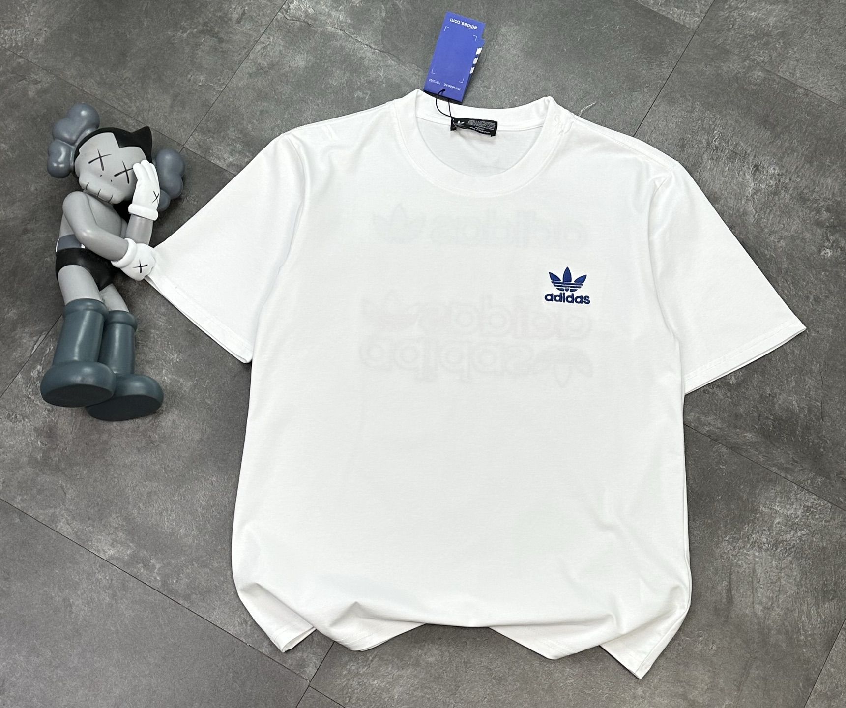 Alternative view of T-Shirt 08159