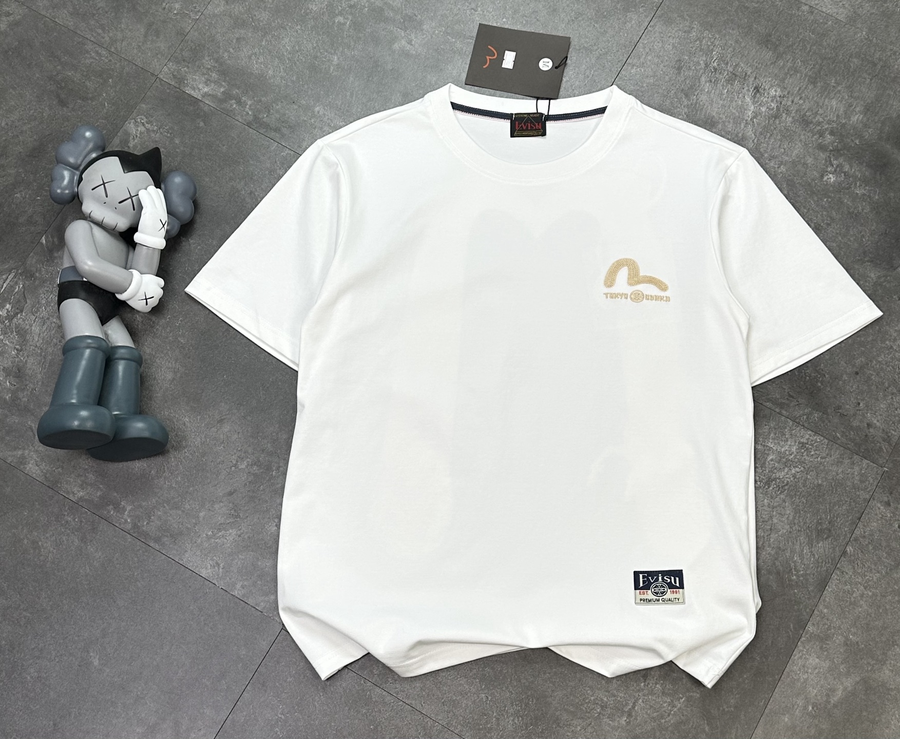 Alternative view of T-Shirt 06784