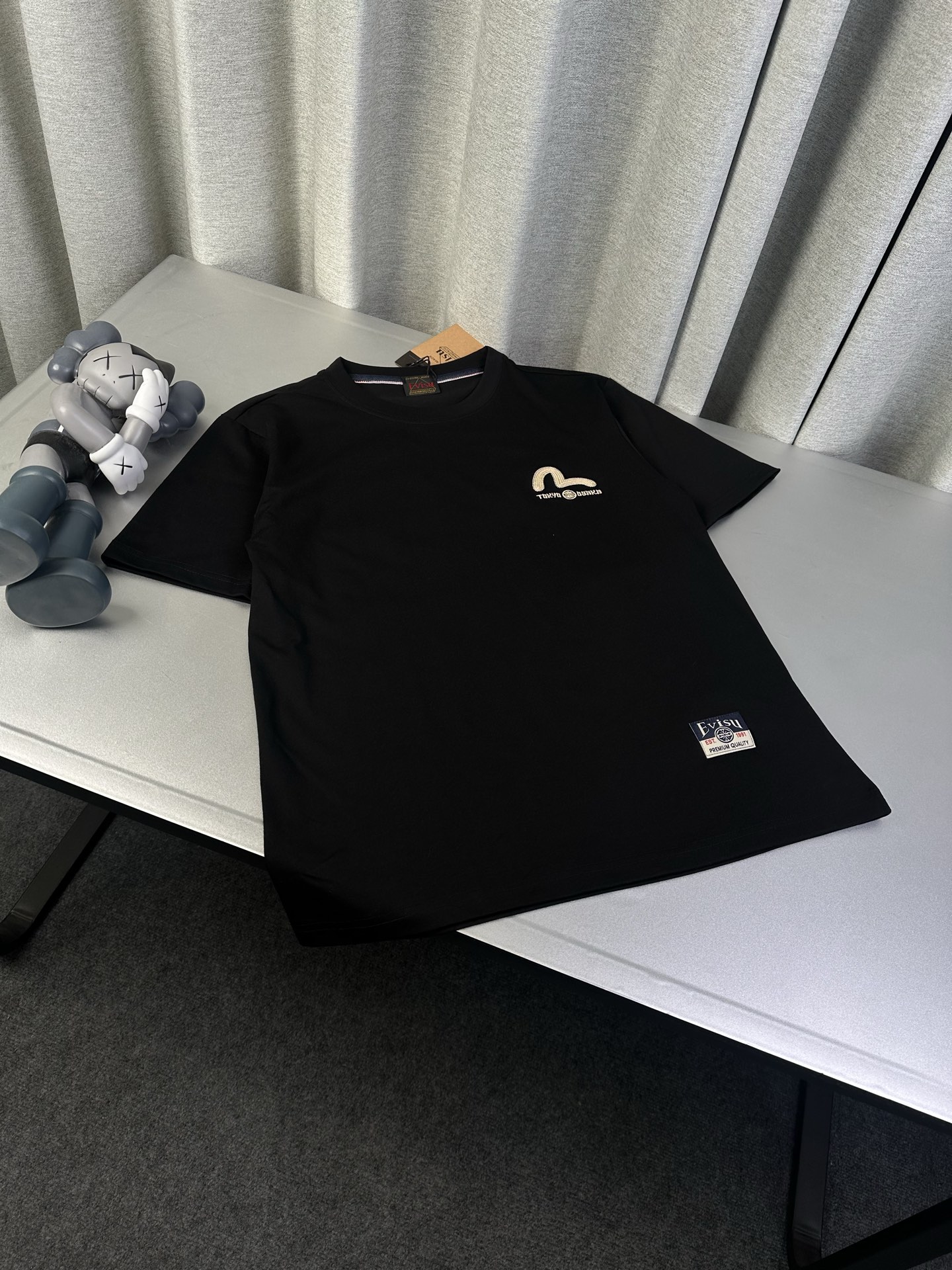 Alternative view of T-Shirt 06786