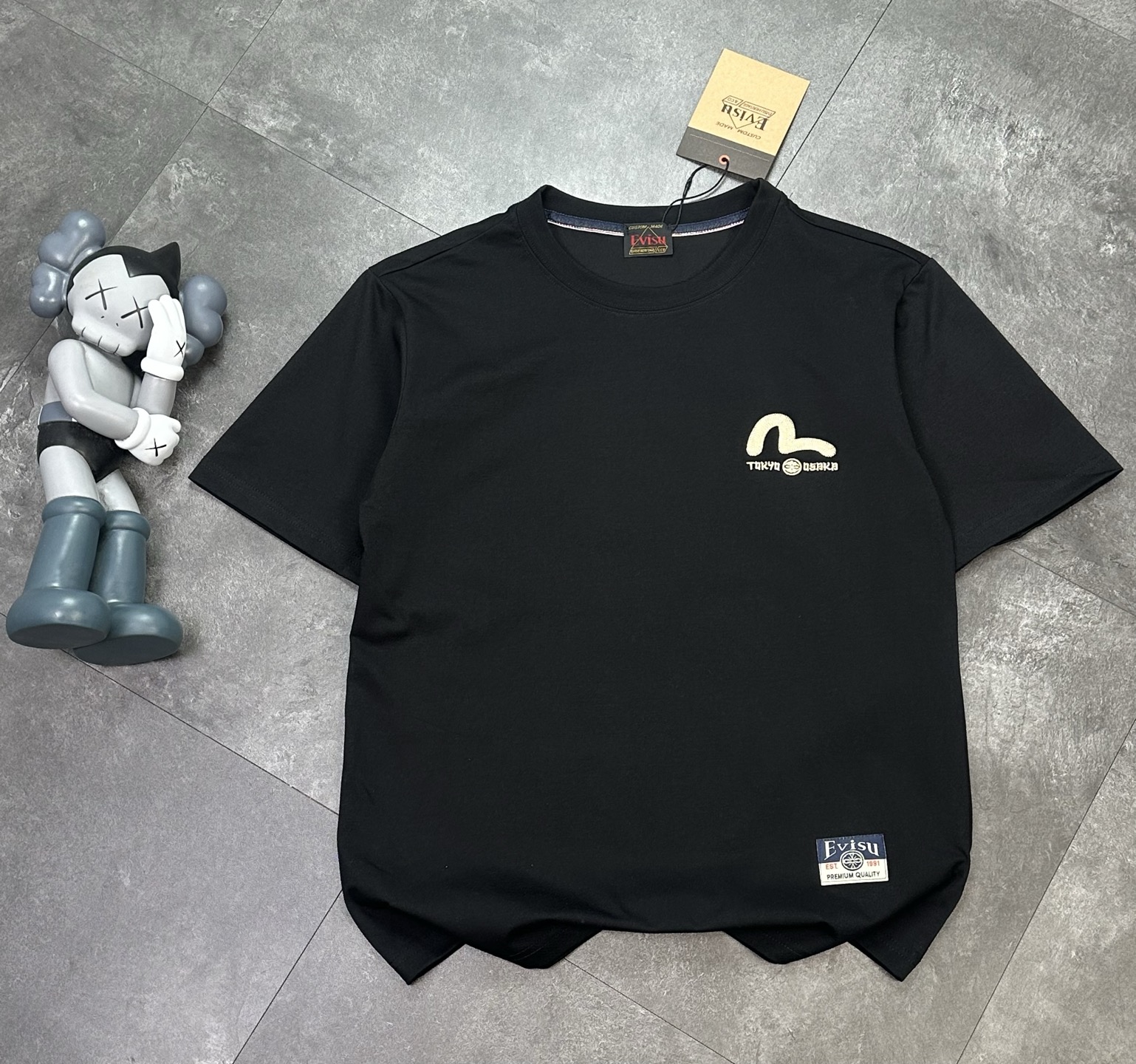 Alternative view of T-Shirt 06787