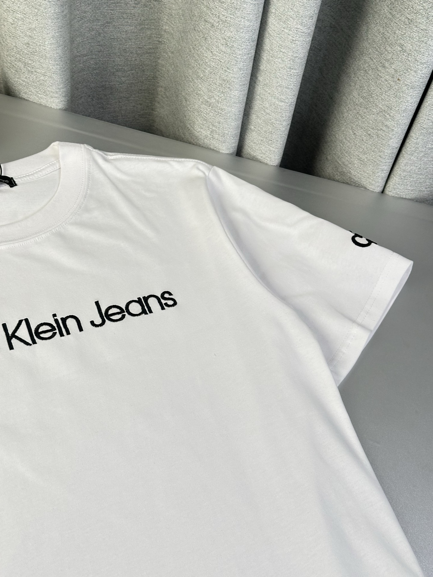 Alternative view of T-Shirt 05383