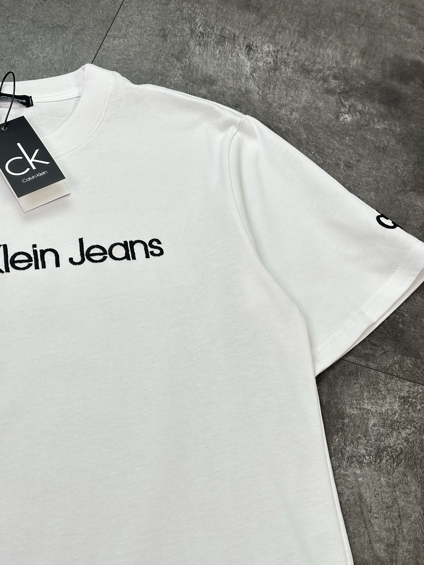 Alternative view of T-Shirt 05384