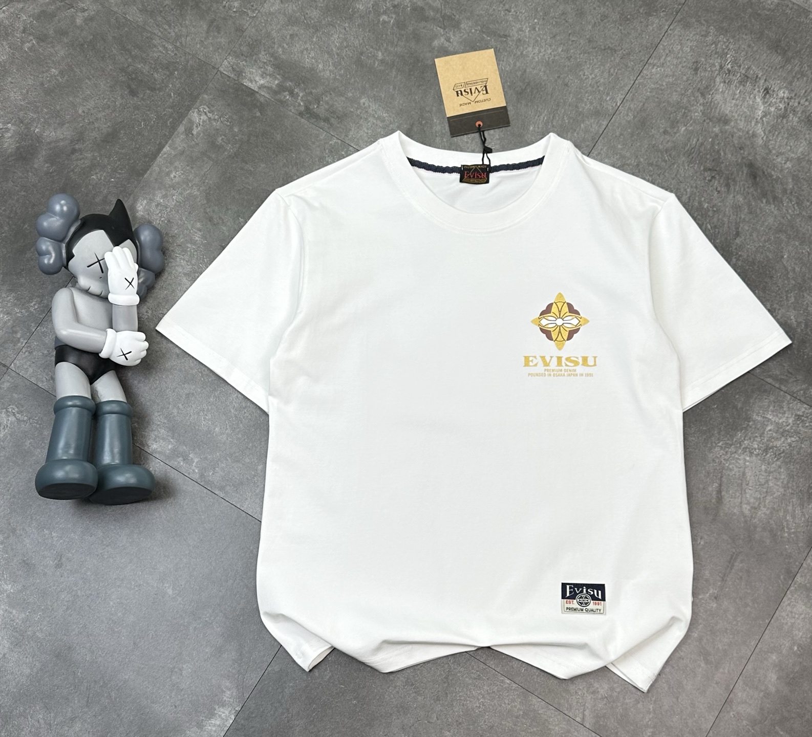 Alternative view of T-Shirt 04181