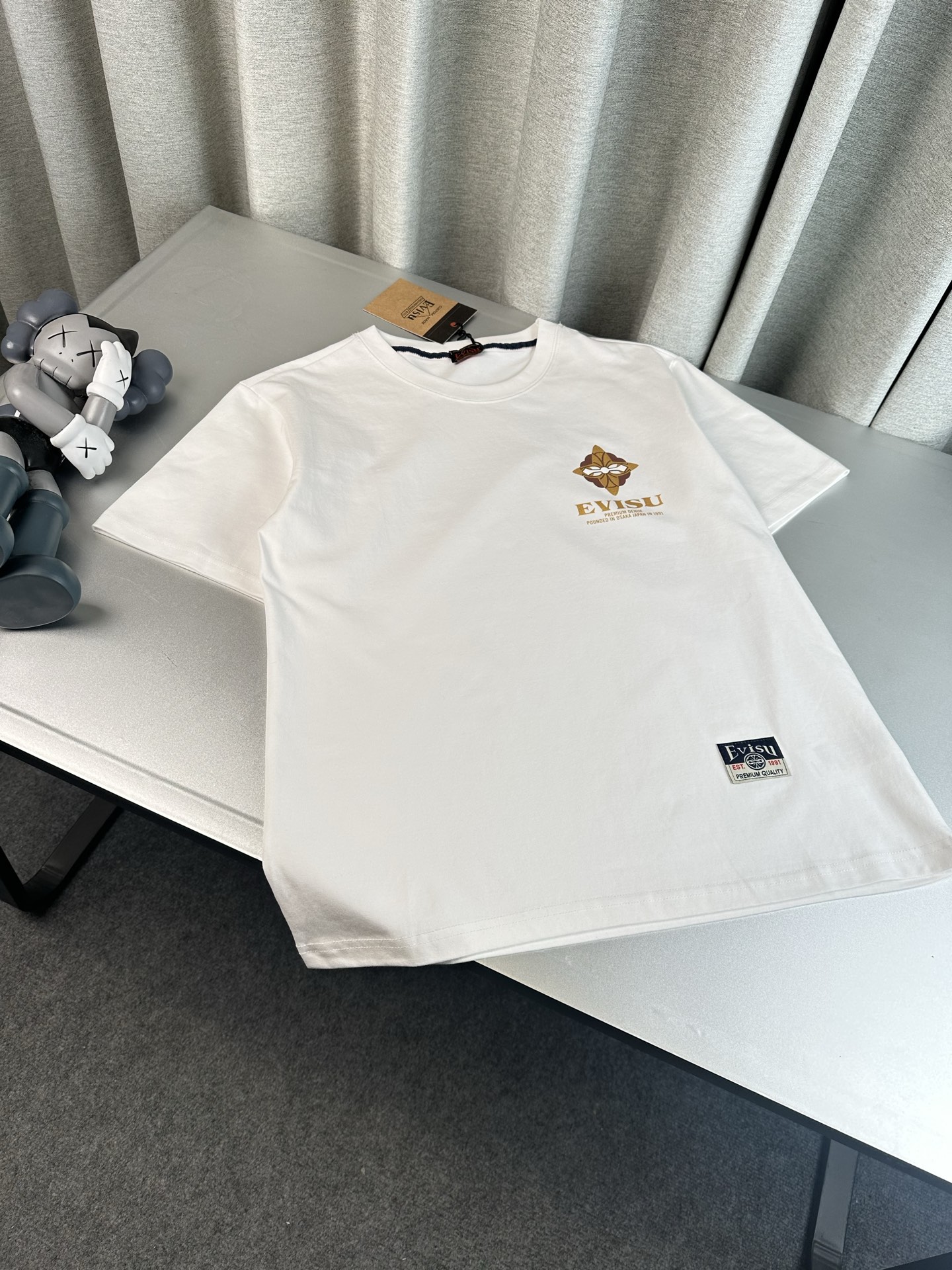 Alternative view of T-Shirt 04180