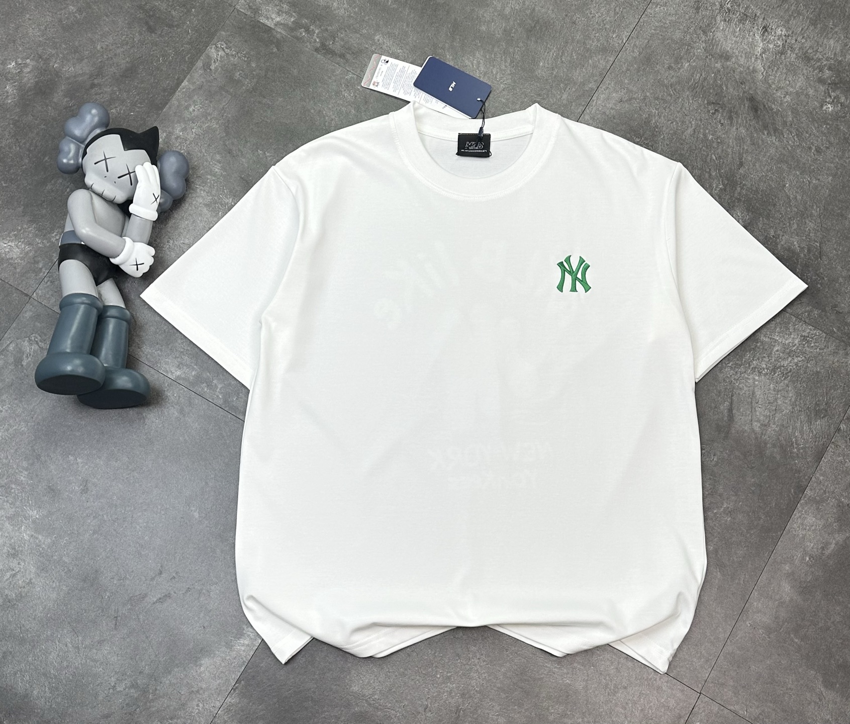 Alternative view of T-Shirt 02427