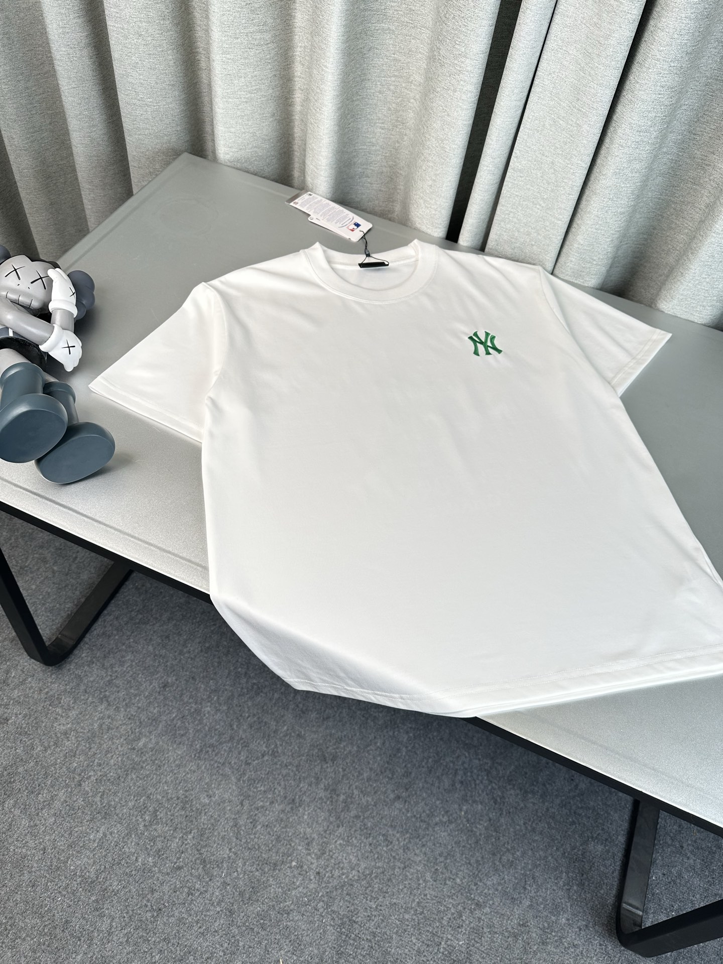 Alternative view of T-Shirt 02428