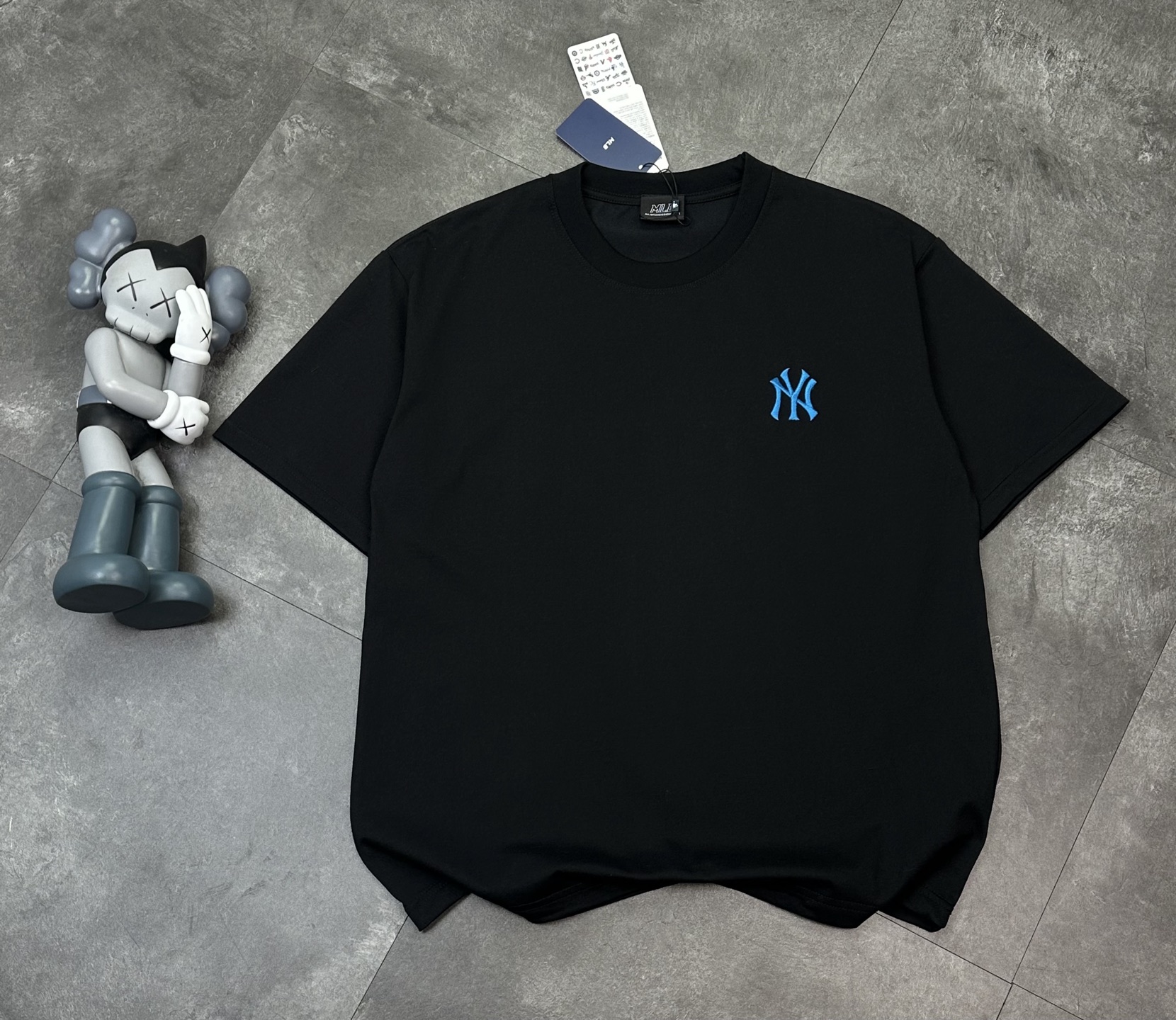 Alternative view of T-Shirt 02430