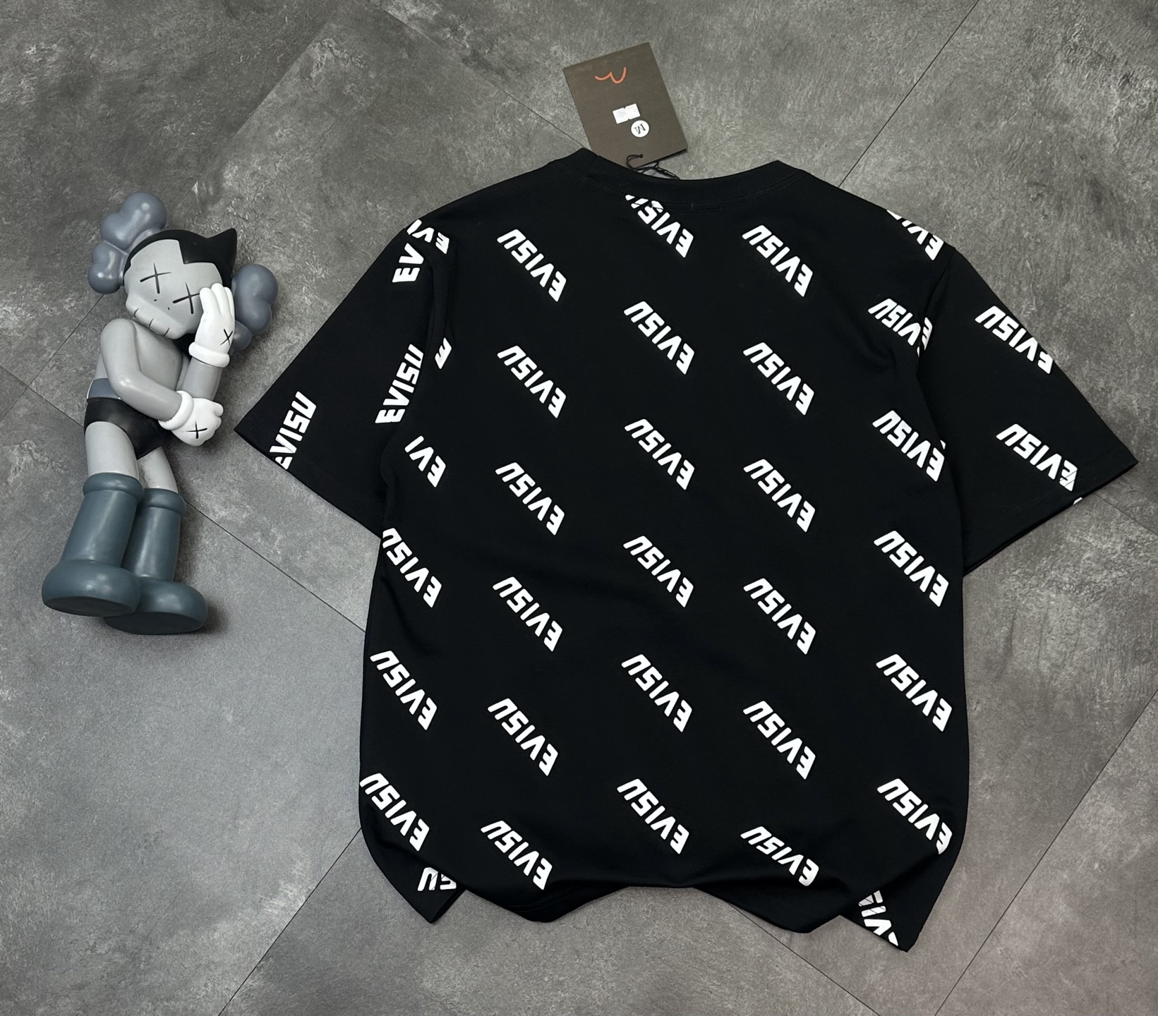 Alternative view of T-Shirt 00789