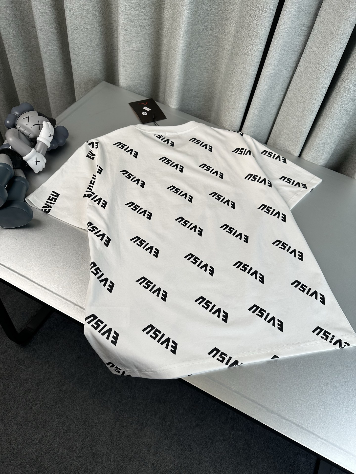 Alternative view of T-Shirt 01224