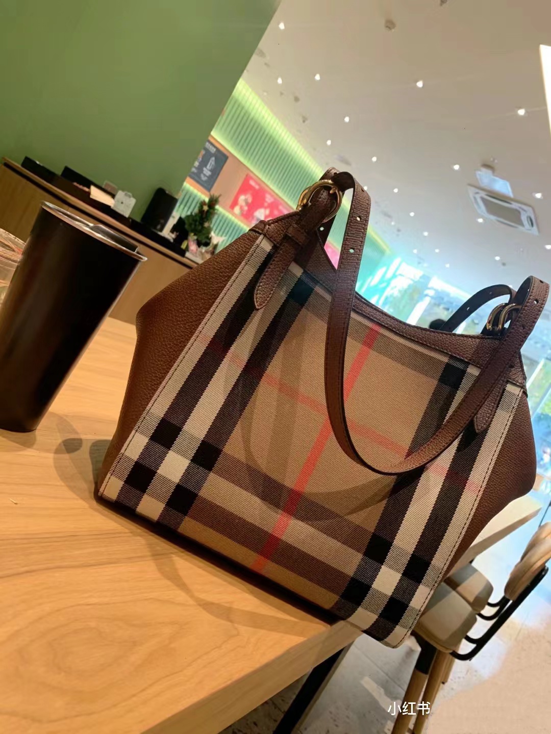 Burberry Counter display