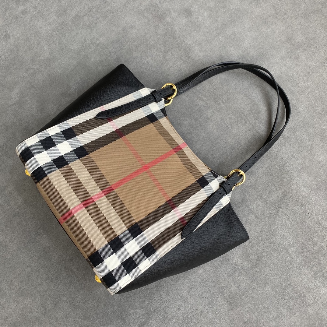 Burberry's latest women's shoulder deformed tote bag, authentic goodies, synchronized with counters, 100% original imported cowhide, original imp