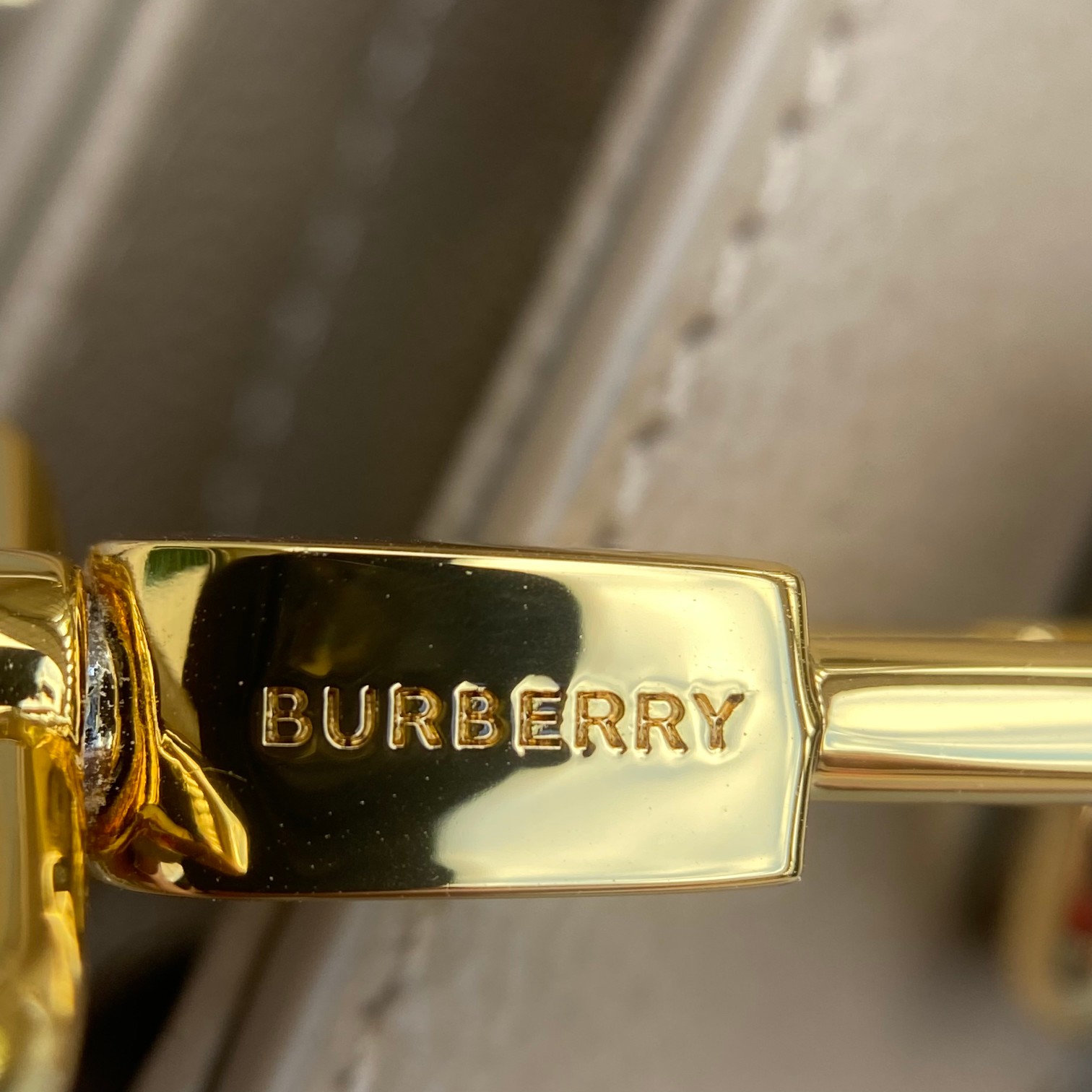 Burberry Details are perfect, my dears