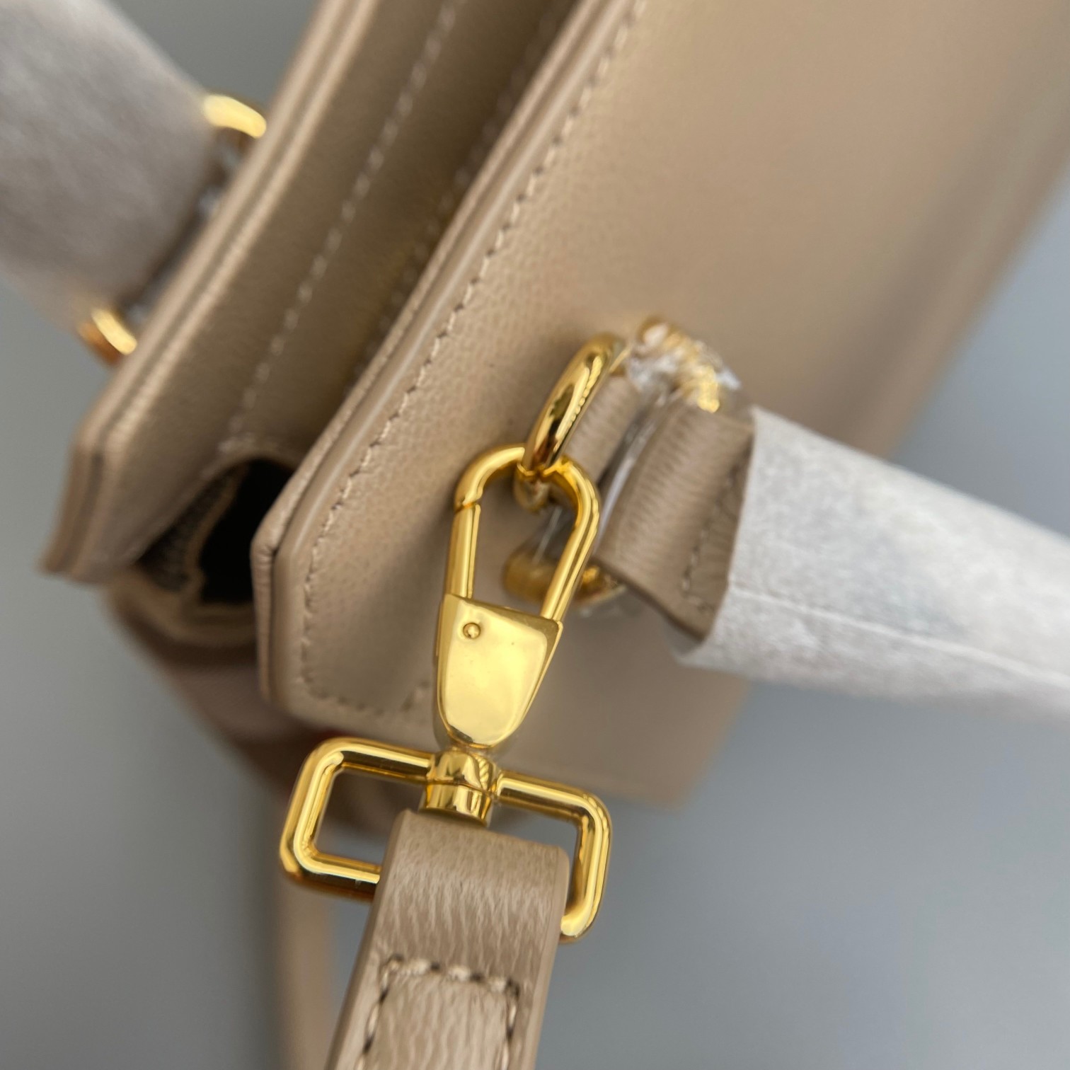 Burberry Details are perfect, my dears