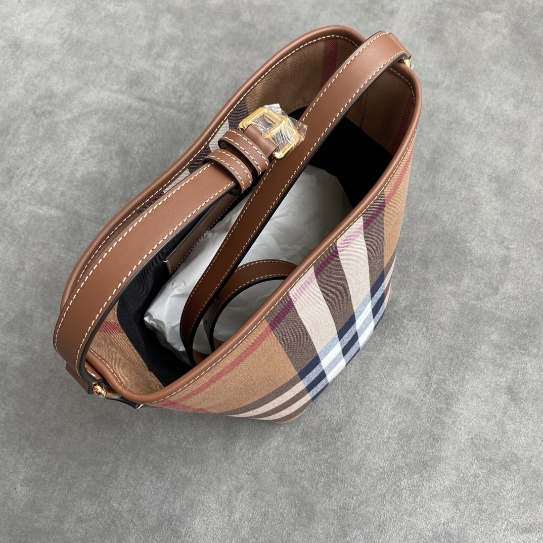 Burberry The details are perfect