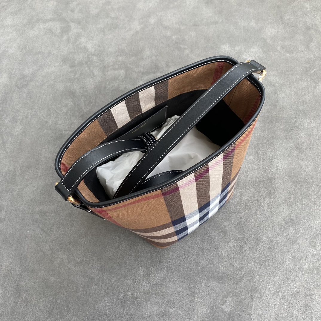 Burberry The details are perfect