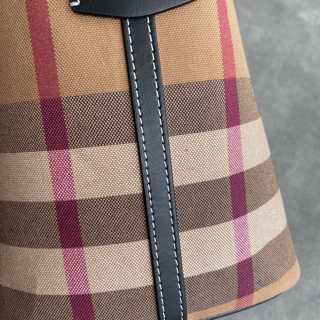 Burberry The details are perfect