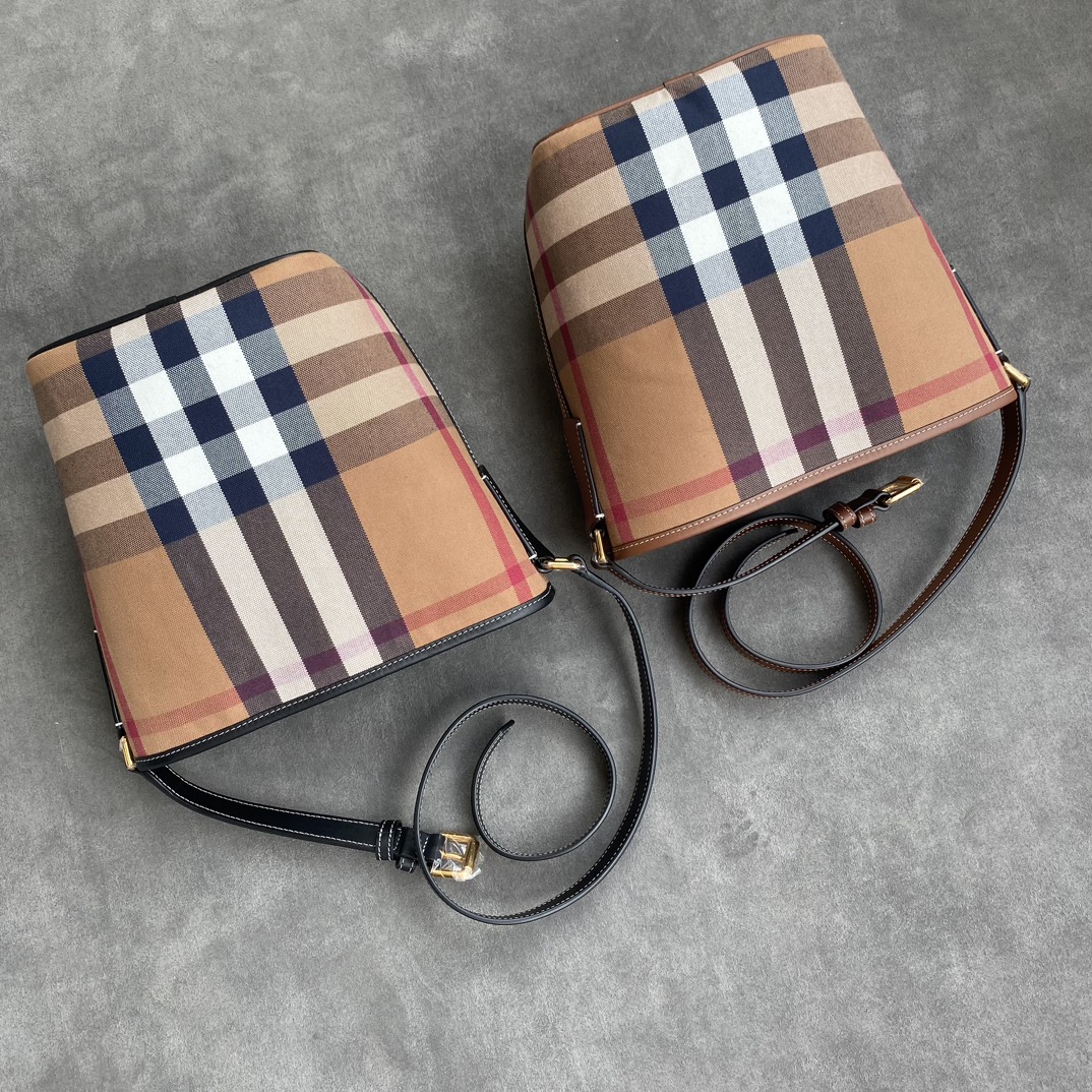 Burberry Small size in two colors