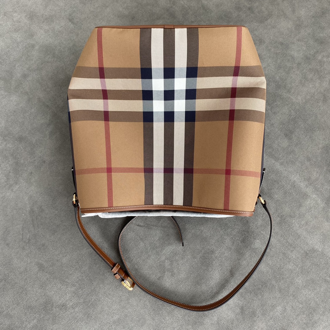 Burberry! 100% pure original, latest model large brown one-shoulder crossbody bucket bag, original imported checkered fabric, original factory le
