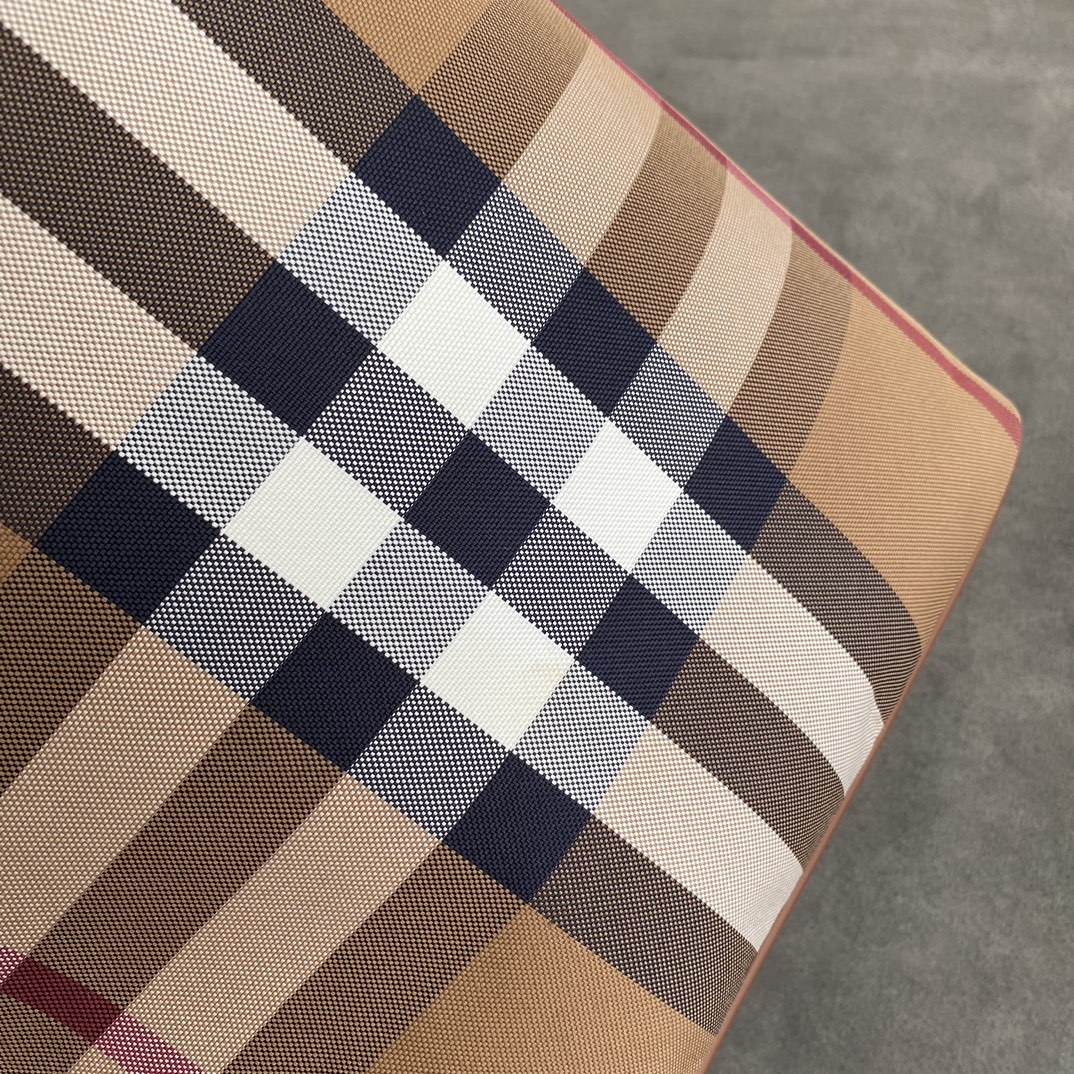 Burberry The details are perfect