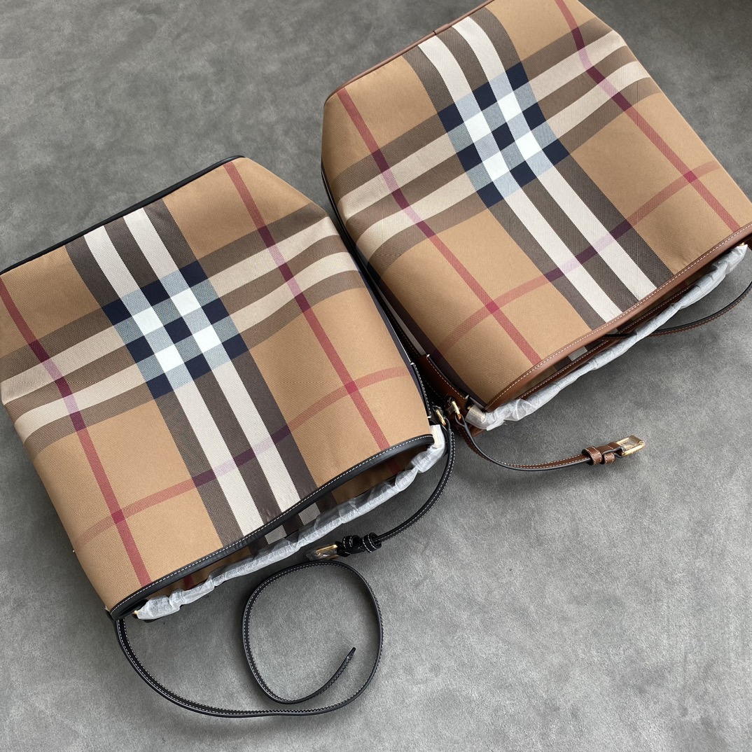 Burberry Large size in two colors