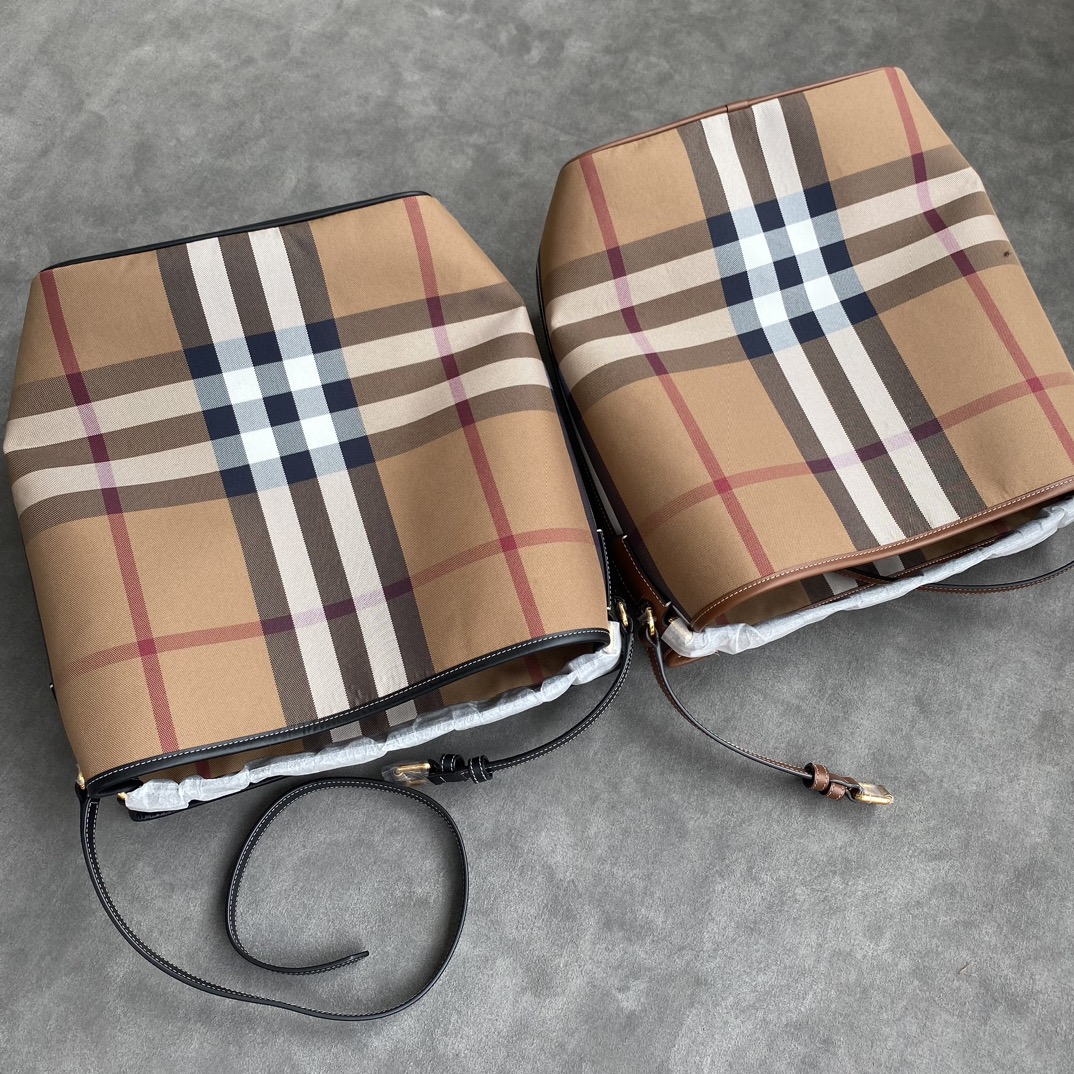 Burberry Large size in two colors