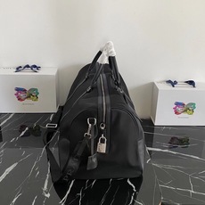 顶级原单品质/Saffiano皮革饰边和手柄可拆卸可调整尼龙肩带抛光钢质配件和黑色钛金拉链内部微标标牌和 顶级原单品质/Saffiano皮革饰边和手柄可拆卸可调整尼龙肩带抛光钢质配件和黑色钛金拉链内部微标标牌和