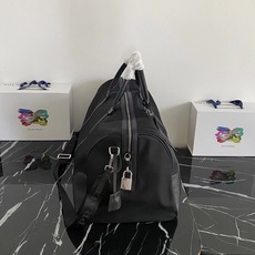 顶级原单品质/Saffiano皮革饰边和手柄可拆卸可调整尼龙肩带抛光钢质配件和黑色钛金拉链内部微标标牌和 顶级原单品质/Saffiano皮革饰边和手柄可拆卸可调整尼龙肩带抛光钢质配件和黑色钛金拉链内部微标标牌和
