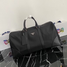 顶级原单品质/Saffiano皮革饰边和手柄可拆卸可调整尼龙肩带 抛光钢质配件和黑色钛金拉链 内部微标标牌和正面外部涂珐 顶级原单品质/Saffiano皮革饰边和手柄可拆卸可调整尼龙肩带 抛光钢质配件和黑色钛金拉链 内部微标标牌和正面外部涂珐