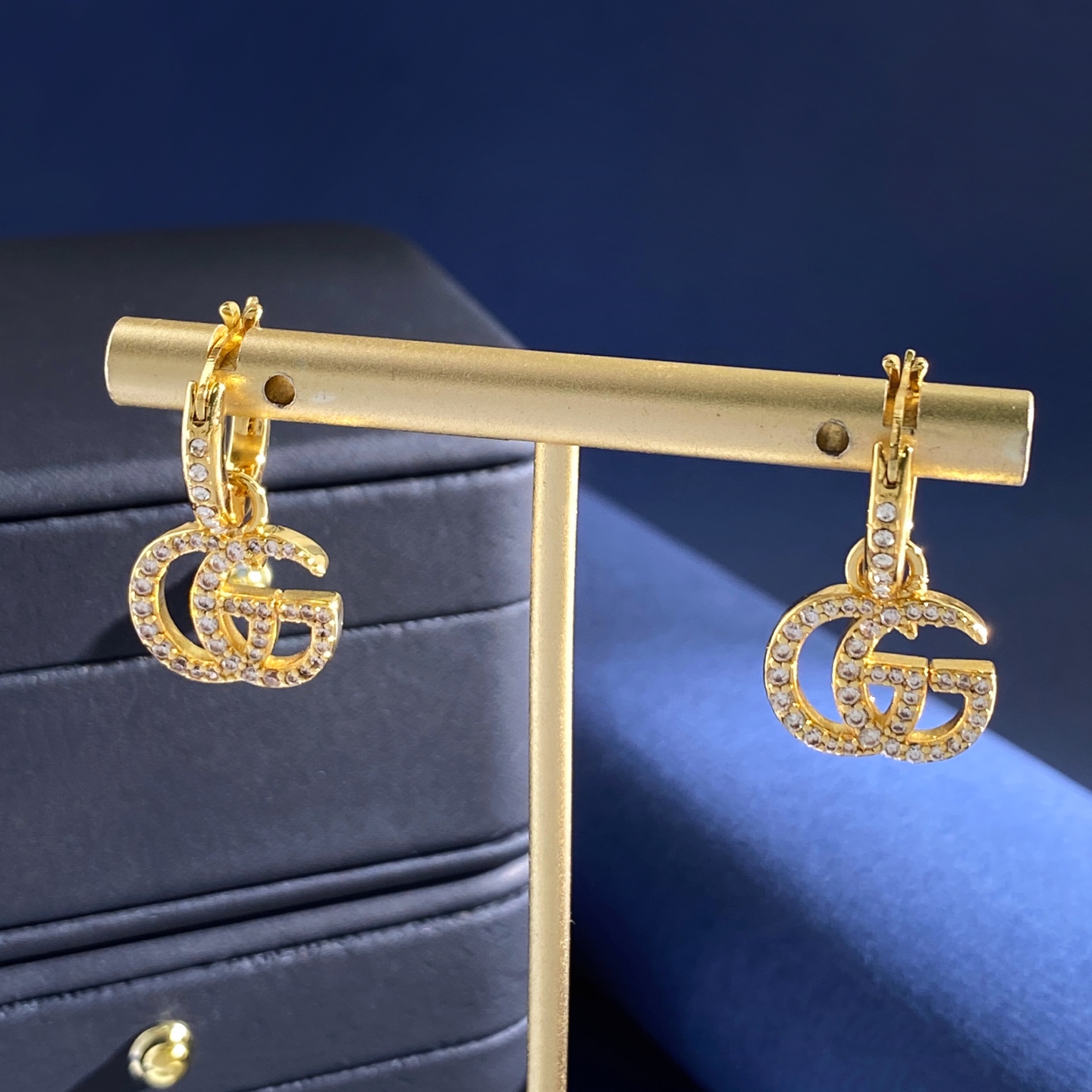 GQ80 古驰GUCCI古奇精致时尚半镶钻圆圈圆环吊满钻双G字母耳环可拆卸两种戴法 黄铜材料电镀18k金 GQ80 古驰GUCCI古奇精致时尚半镶钻圆圈圆环吊满钻双G字母耳环可拆卸两种戴法 黄铜材料电镀18k金