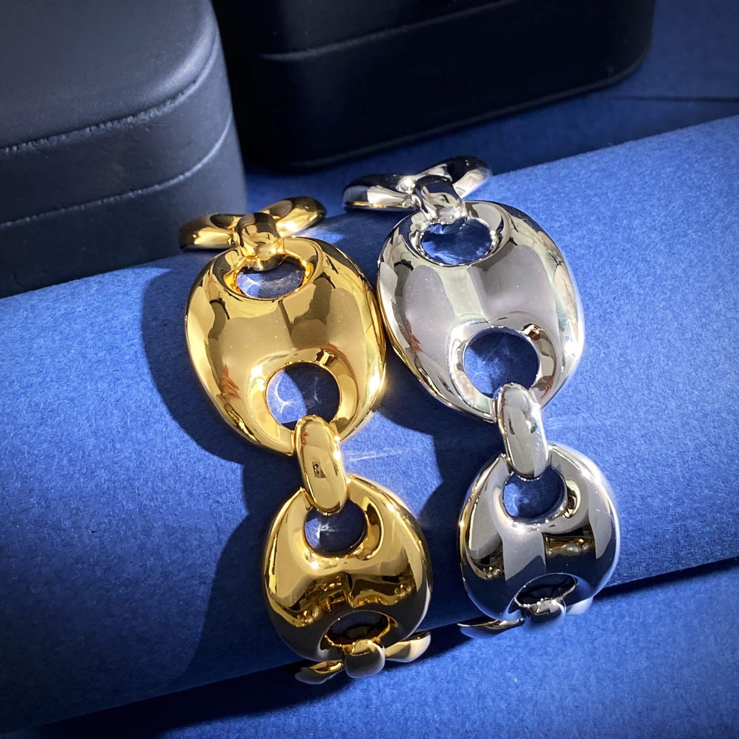 大号GQ80 古驰Gucci古奇爱马仕风格金属光面5个猪鼻子C形开口手镯大号宽版 黄铜材质电镀18K金 大号GQ80 古驰Gucci古奇爱马仕风格金属光面5个猪鼻子C形开口手镯大号宽版 黄铜材质电镀18K金