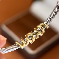 DY80 (叠搭神器)David Yurman大卫雅曼经典缆绳系列金色带钻金属缠绕X绳结装饰面螺旋纹理 DY80 (叠搭神器)David Yurman大卫雅曼经典缆绳系列金色带钻金属缠绕X绳结装饰面螺旋纹理