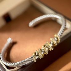 DY80 (叠搭神器)David Yurman大卫雅曼经典缆绳系列金色带钻金属缠绕X绳结装饰面螺旋纹理 DY80 (叠搭神器)David Yurman大卫雅曼经典缆绳系列金色带钻金属缠绕X绳结装饰面螺旋纹理