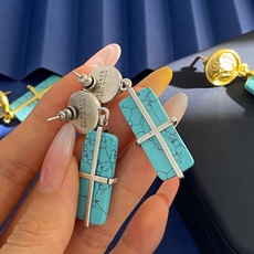 耳钉VS92 范思哲Versace Aura系列欧美时尚复古风格光面圆形美杜莎人头像图案吊长方形虎眼石吊 耳钉VS92 范思哲Versace Aura系列欧美时尚复古风格光面圆形美杜莎人头像图案吊长方形虎眼石吊
