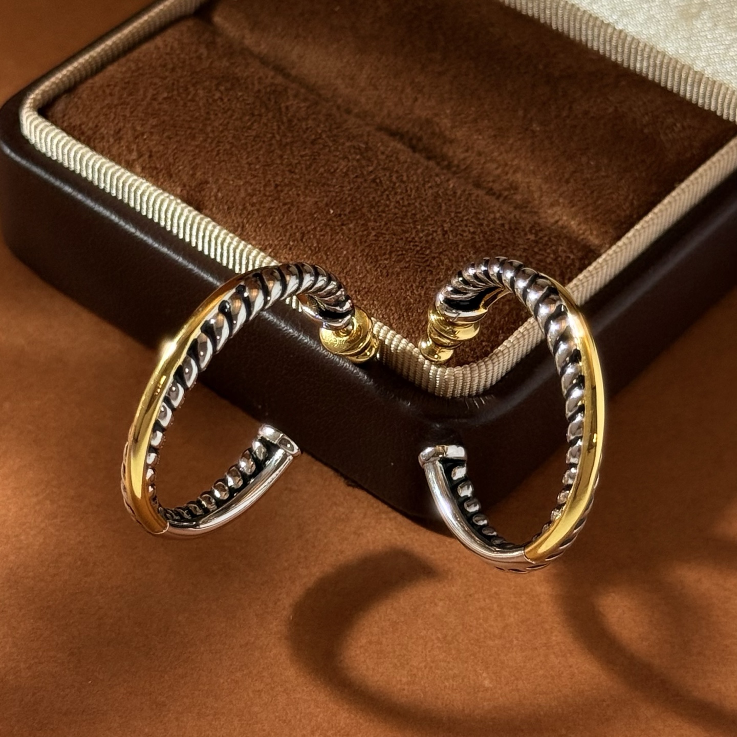 DY80 David Yurman大卫雅曼经典缆绳系列金色光面金属交叉光面古银色螺旋纹理间金色绳索双色C